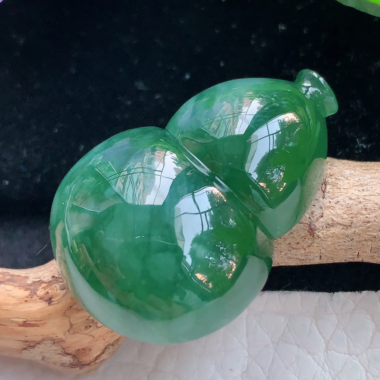 lz实拍32.6*23*11.5镶嵌款缅甸翡翠精雕饱满满绿大葫芦 暂未打孔！