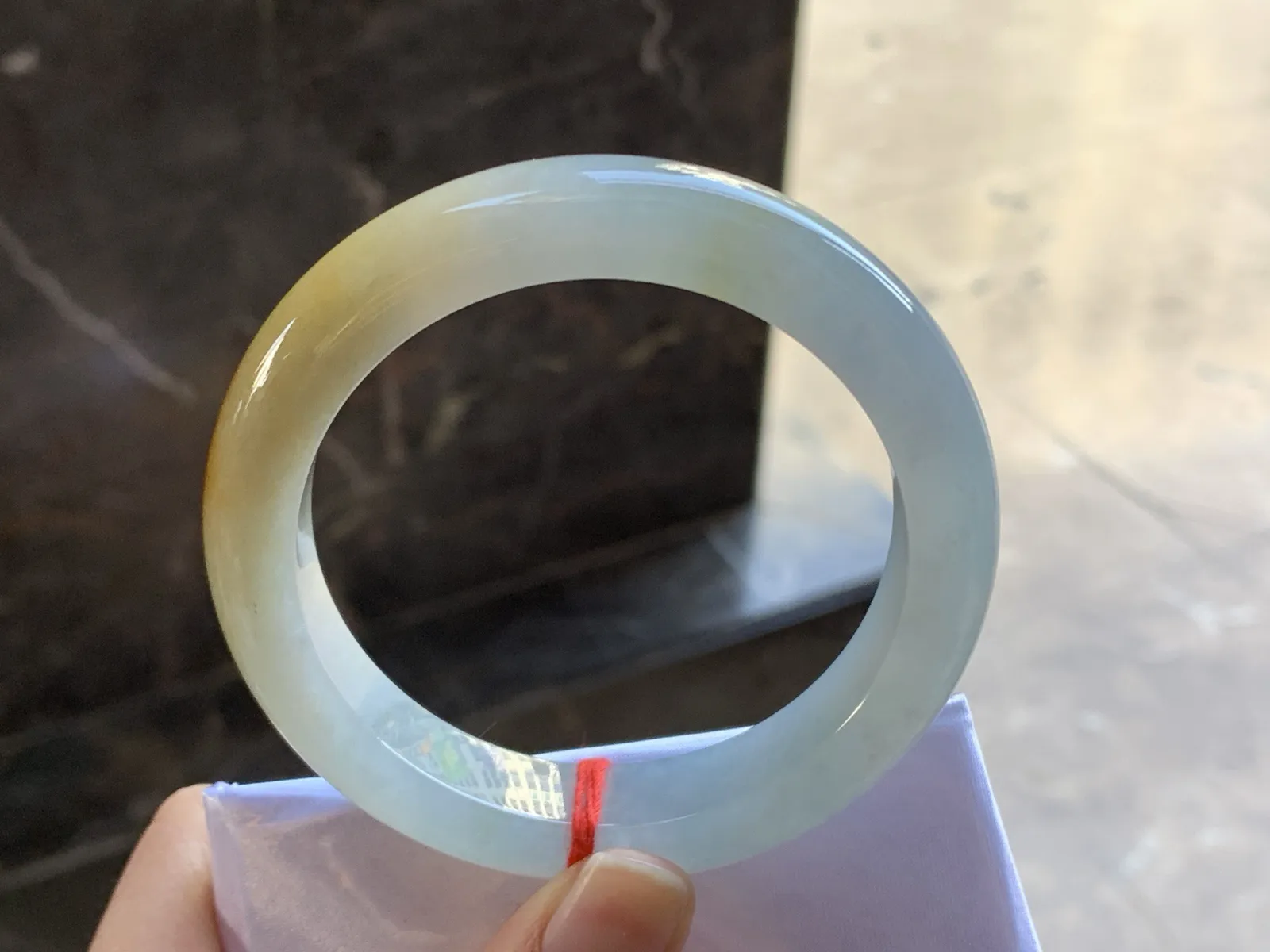 56-12.5-9

黄翡手镯^_^鲜艳 玉质温润