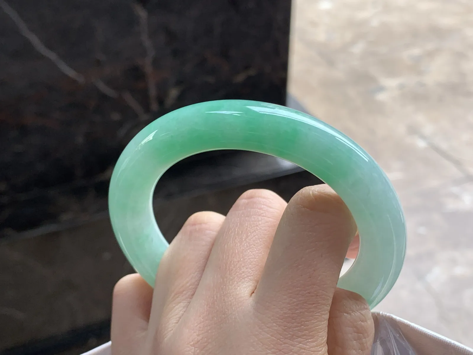 56.5-11.2

阳绿色圆条手镯^_^色阳鲜艳