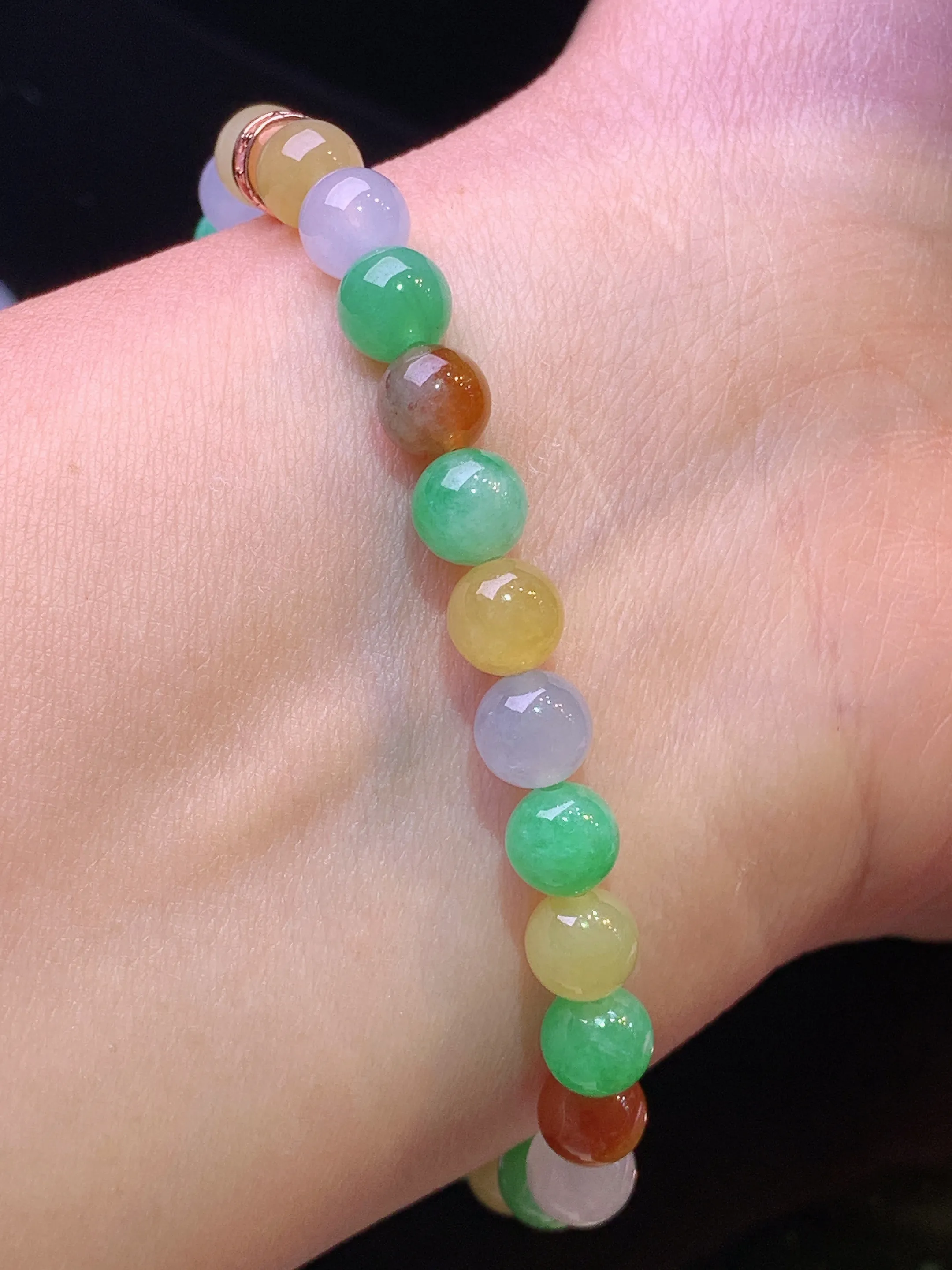多彩圆珠手链 玉质细腻 色泽艳丽清新 整体尺寸6.3