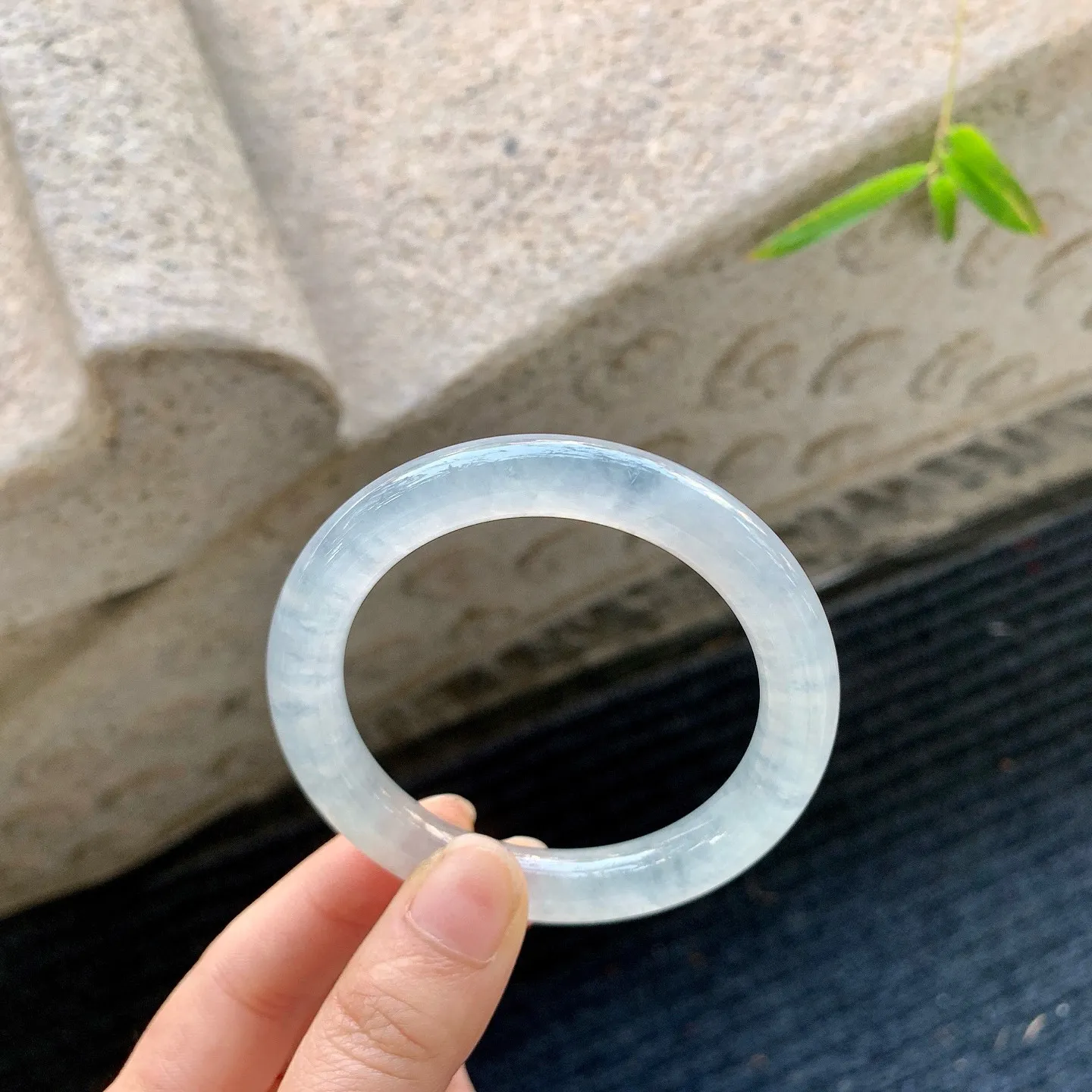 圆条手镯 圈口 53/9.3/9.3
清透水润，种老细腻