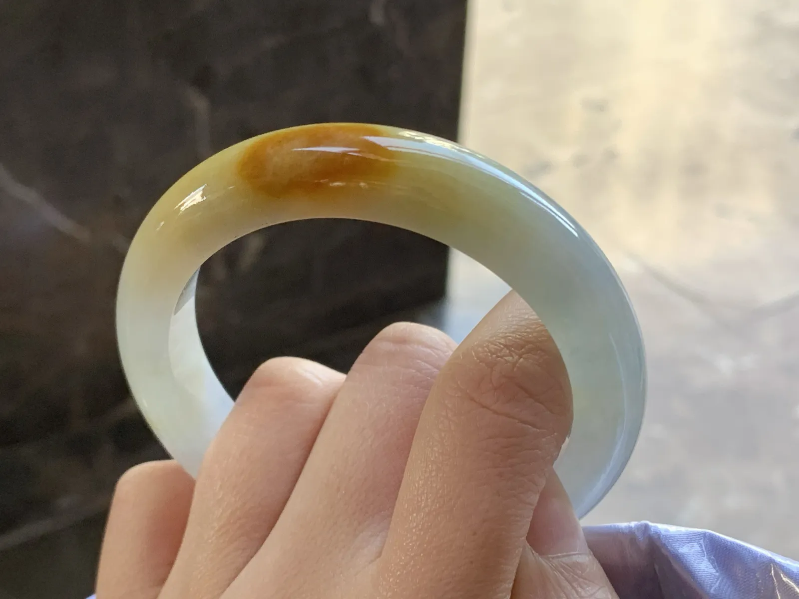 56-12.5-9

黄翡手镯^_^鲜艳 玉质温润