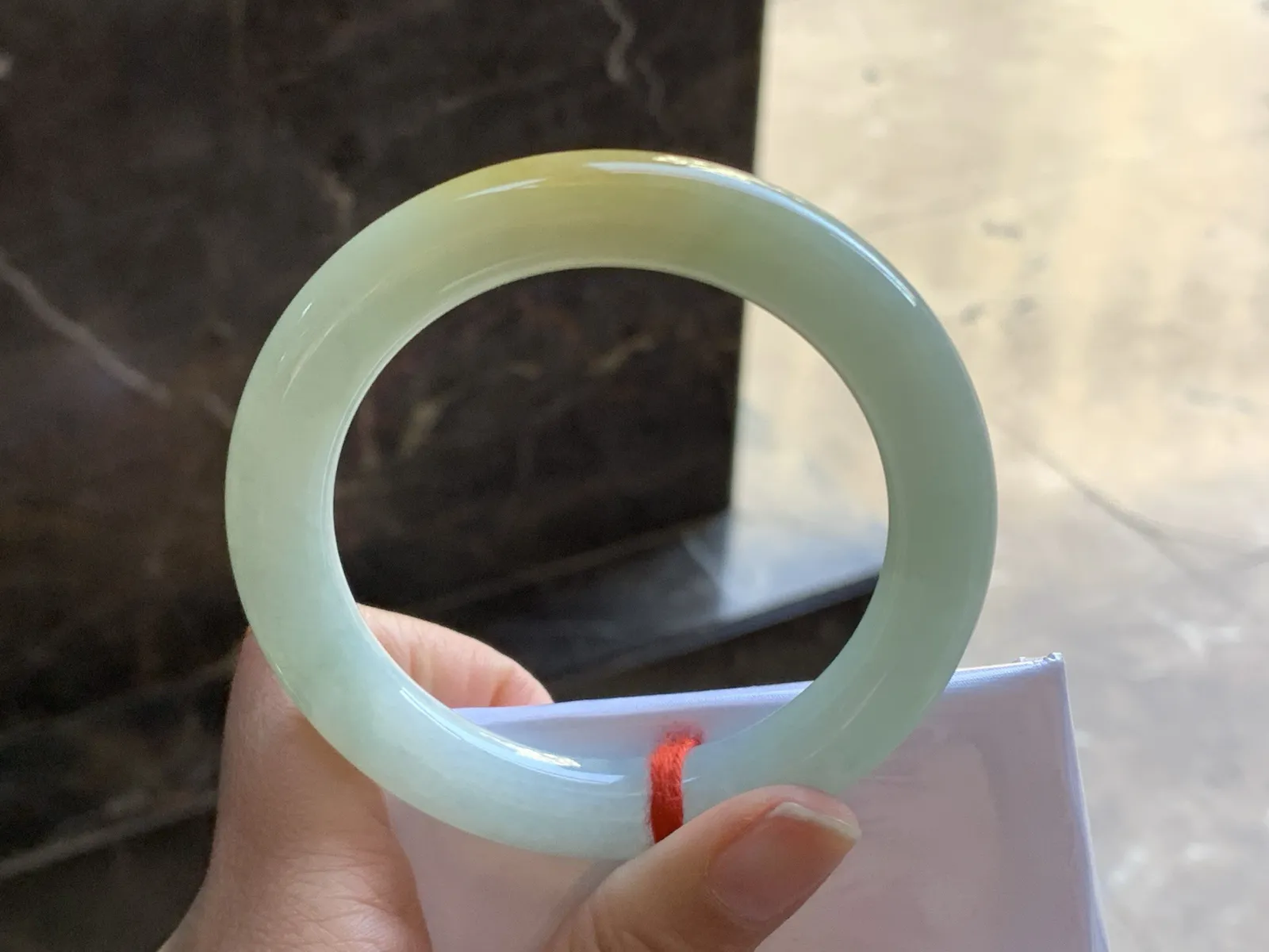 55.5-9.7

黄翡圆条手镯^_^玉质温润