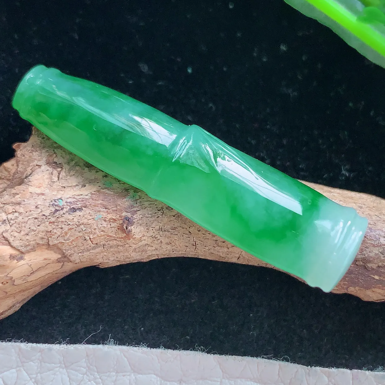 lz实拍39.6*10.2*6.3缅甸翡翠精雕冰绿竹节 节节高玉项坠 玉挂件