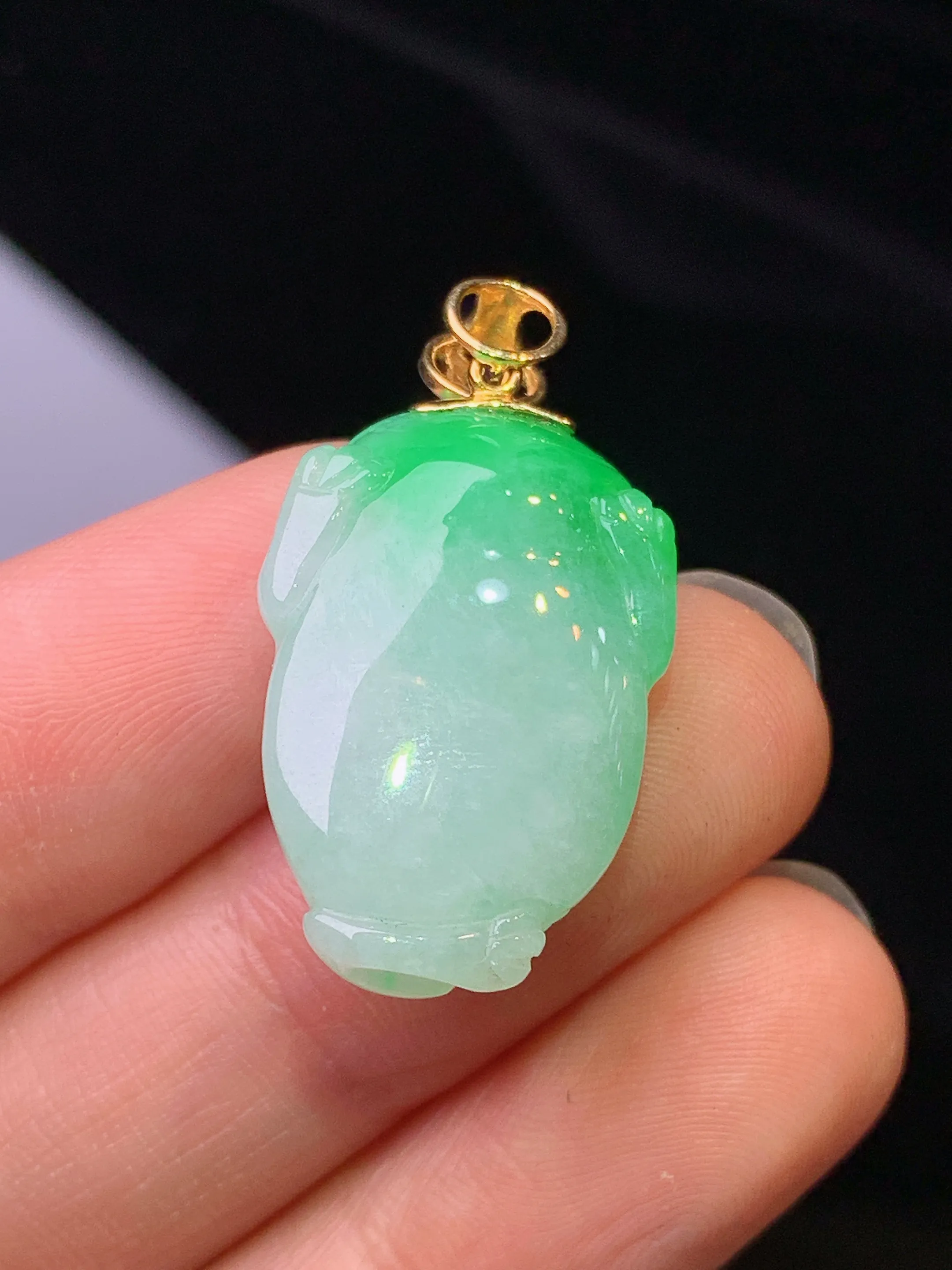 18k金镶嵌翠绿金蟾吊坠 玉质细腻 色泽艳丽清新 整体尺寸29.5*15.8*10.5