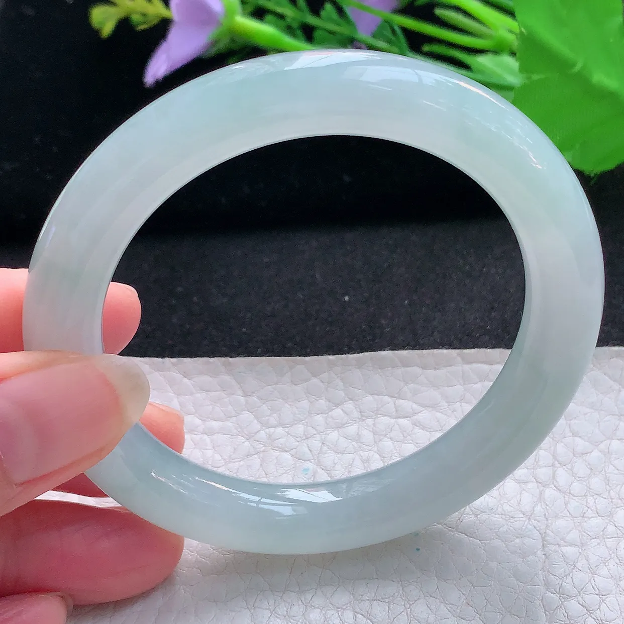 js实拍56*10美人镯 天然缅甸翡翠玉手镯冰润浅绿圆条玉手环