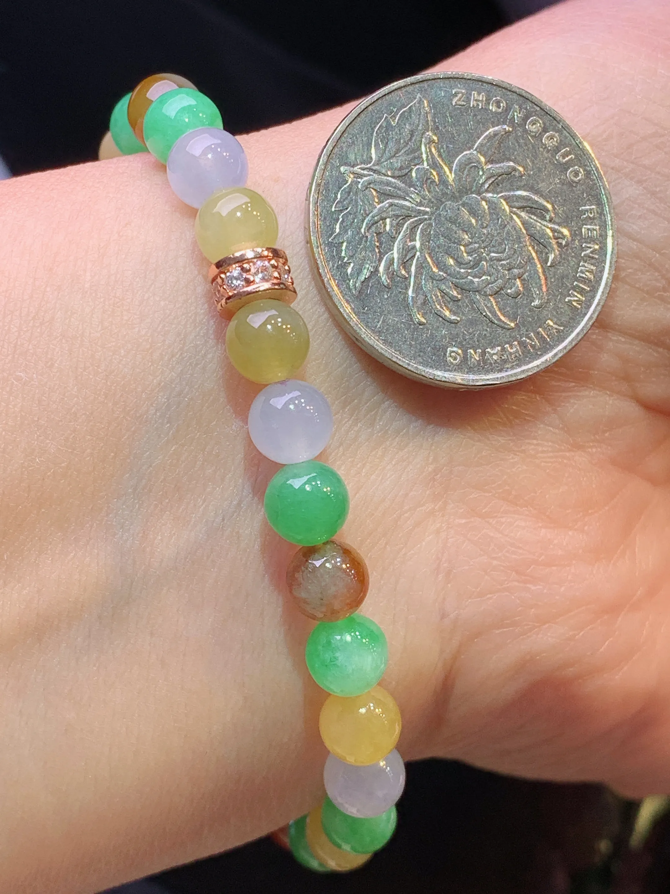 多彩圆珠手链 玉质细腻 色泽艳丽清新 整体尺寸6.3