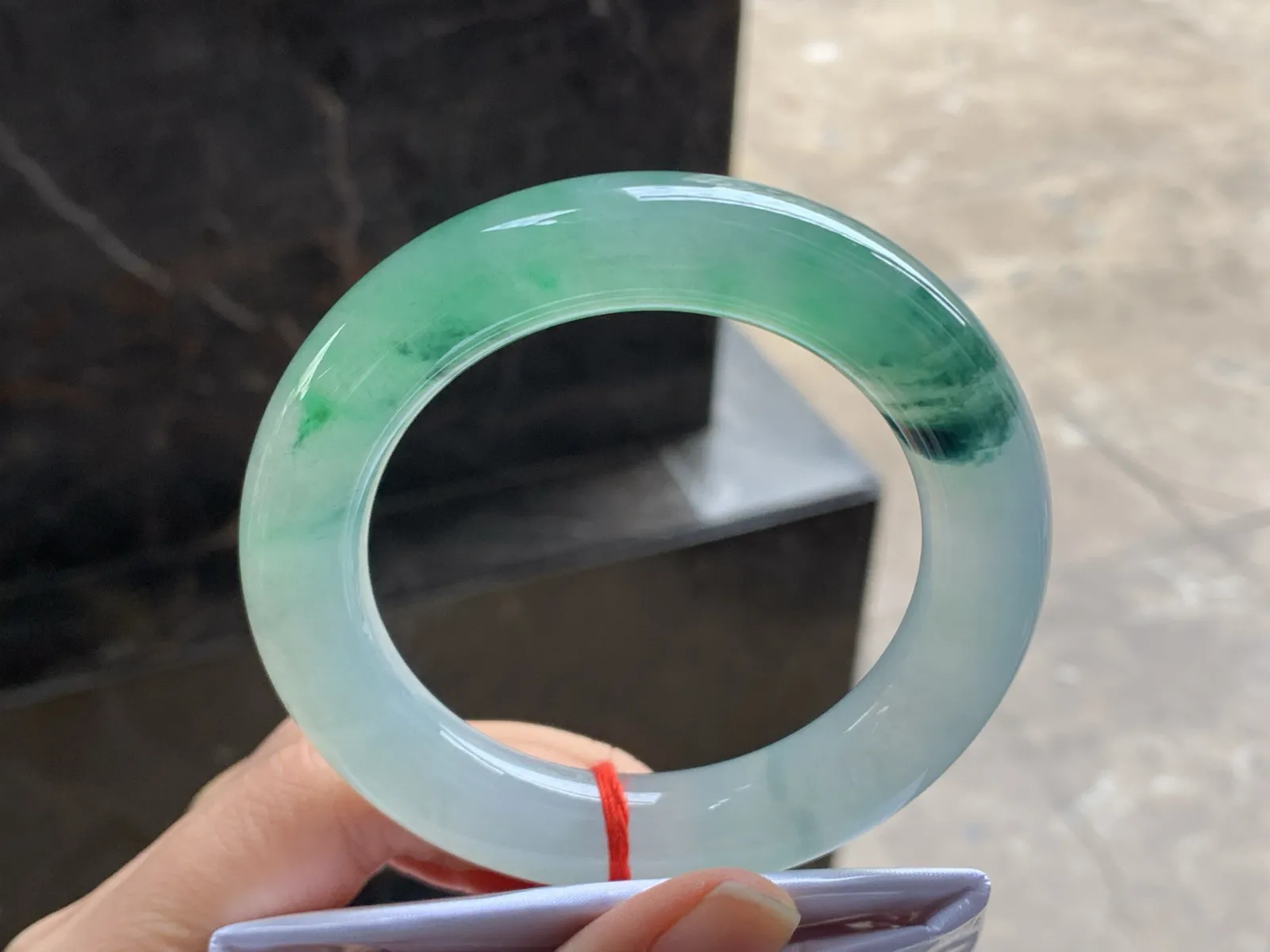 55-12.8

冰绿圆条手镯^_^清新冰透 水润