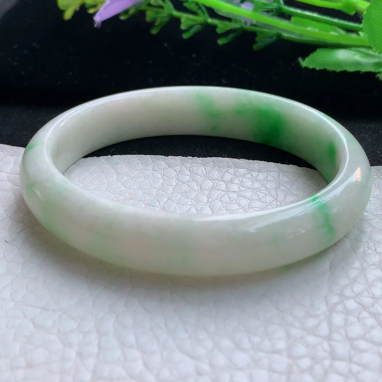 hh实拍57*51*12*7贵妃镯 天然缅甸翡翠玉手镯白底青椭形感宽边玉手环