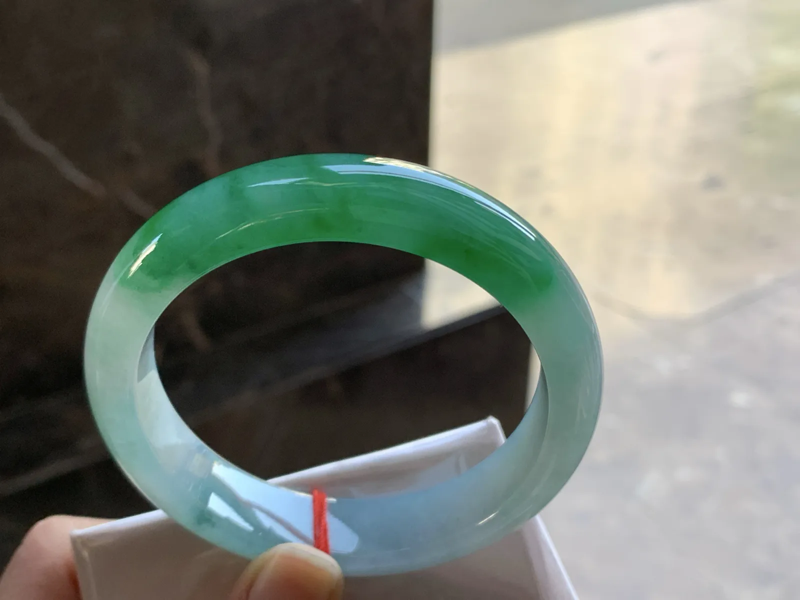 58.5-14-9

辣绿色手镯^_^颜色鲜艳 浓郁 底妆细腻