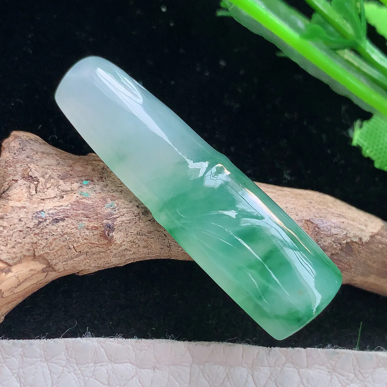 lz实拍39*12.3*6缅甸翡翠精雕冰飘花竹节 节节高玉项坠 玉挂件