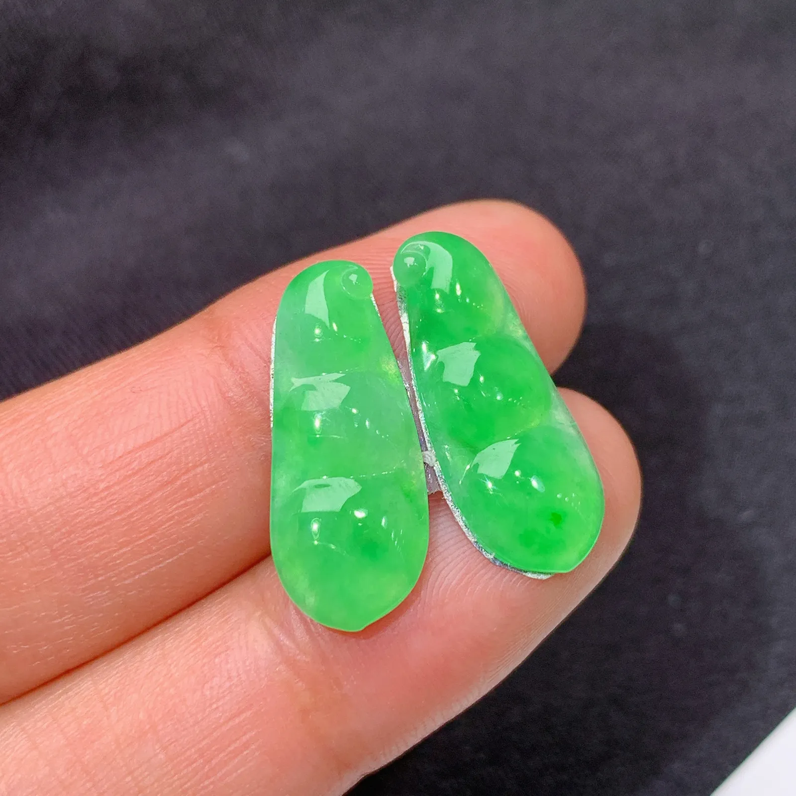 甜阳绿福豆一对，镶嵌佳品，冰润色阳，玉质细腻，种水足，Ht 尺寸20.2*8*2