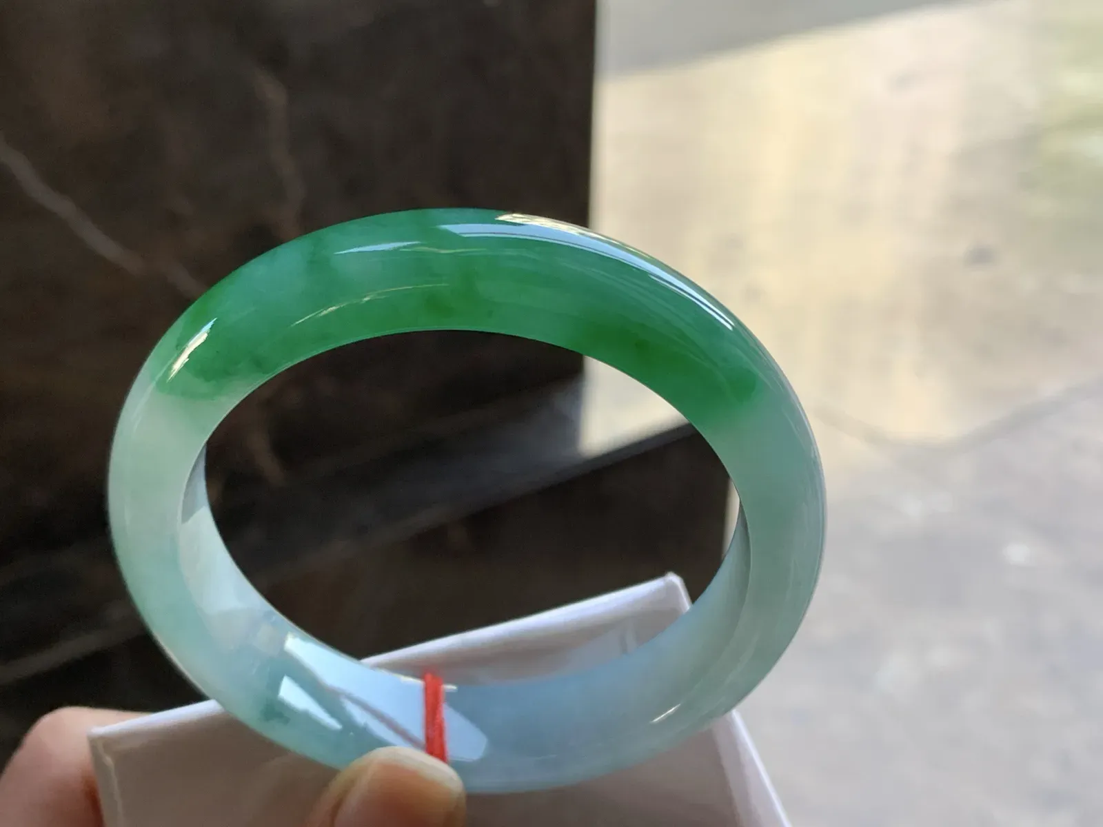 58.5-14-9

辣绿色手镯^_^颜色鲜艳 浓郁 底妆细腻