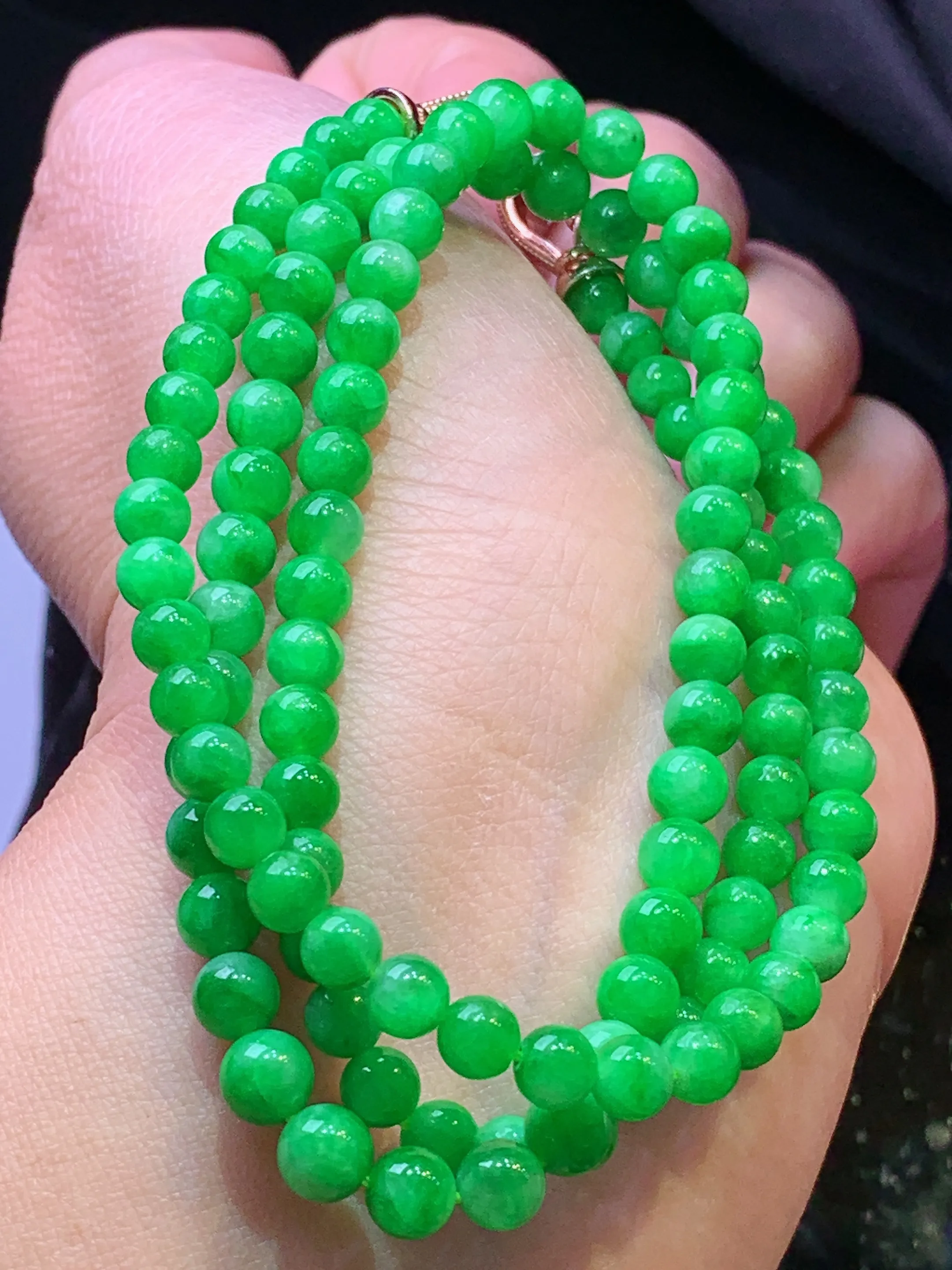 翠绿圆珠项链 玉质细腻 色泽艳丽清新 整体尺寸5