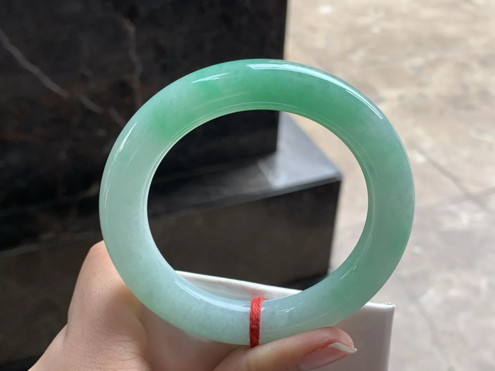 56.5-11.2

阳绿色圆条手镯^_^色阳鲜艳