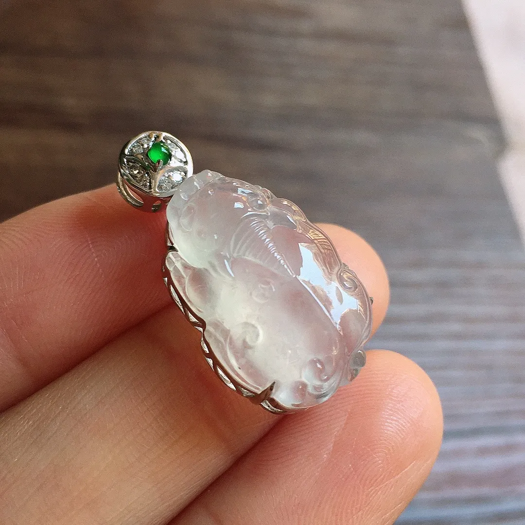 冰种貔貅吊坠，18k金镶嵌，冰润细腻，品相好，种水足，Lj 尺寸28*14.3*8.8