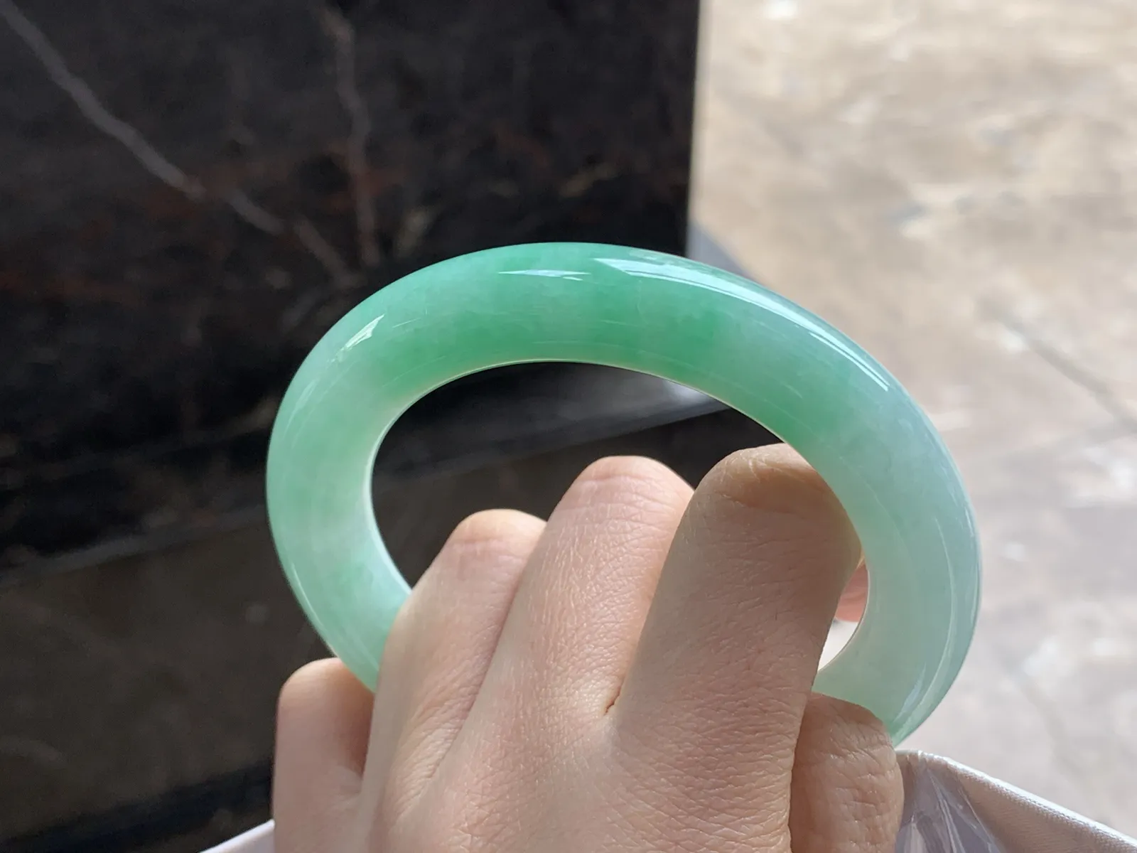 56.5-11.2

阳绿色圆条手镯^_^色阳鲜艳