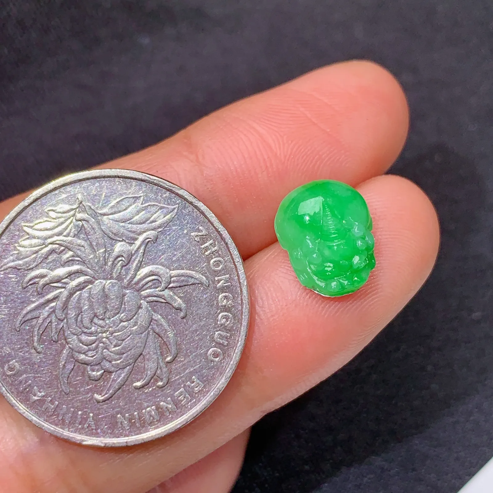 阳绿貔貅，冰润色阳，玉质细腻，种水足，Ht 尺寸10.9*8.5*4.7