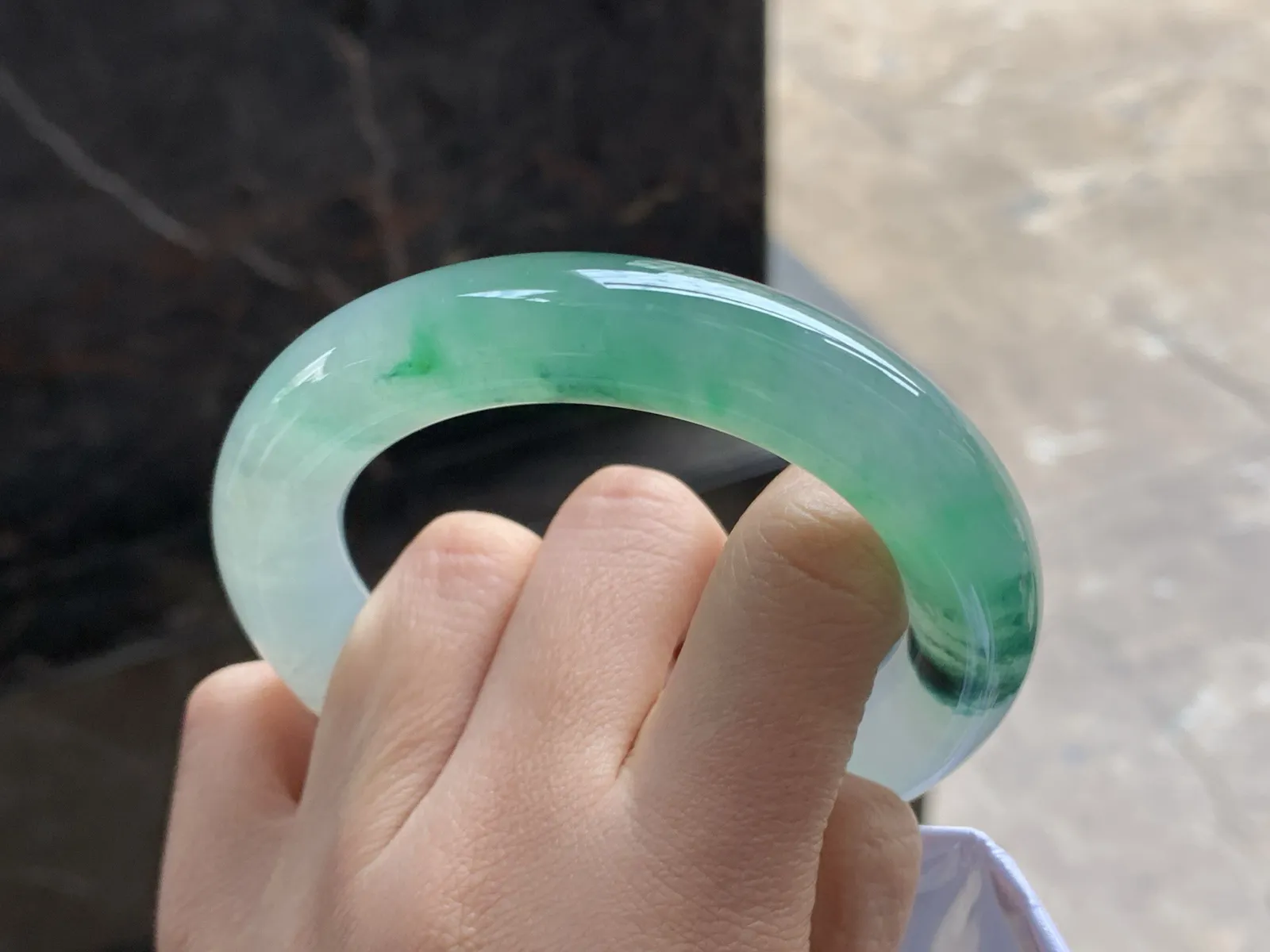 55-12.8

冰绿圆条手镯^_^清新冰透 水润