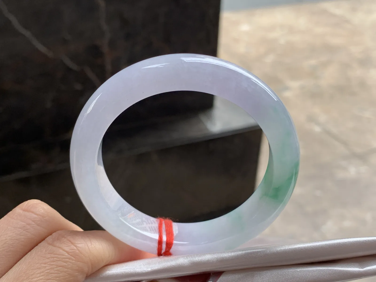 53.5-12-8.8

紫底绿花手镯^_^清新细腻