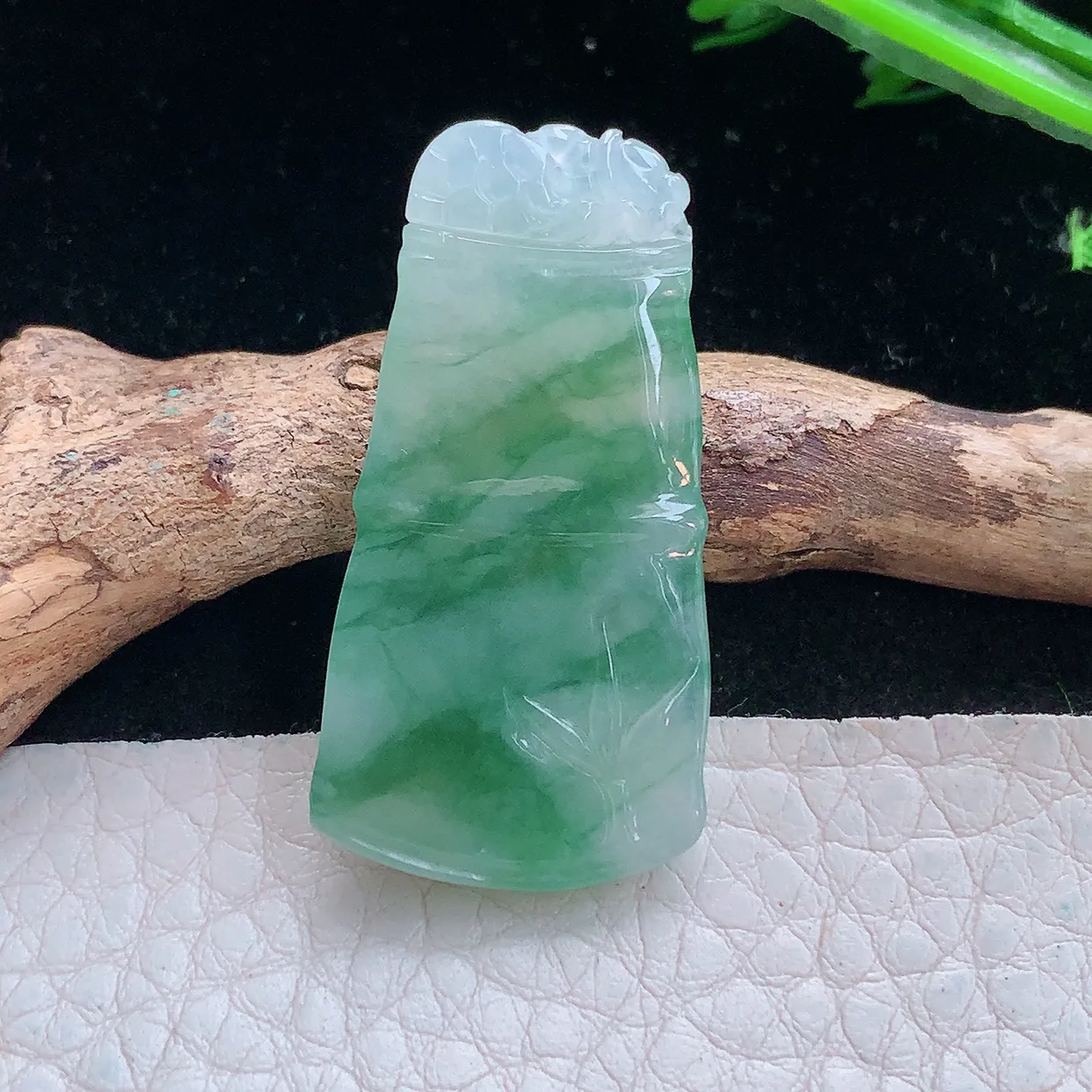 lz实拍37*19.3*4.6缅甸翡翠精雕冰飘花竹节 步步高升玉项坠 玉挂件