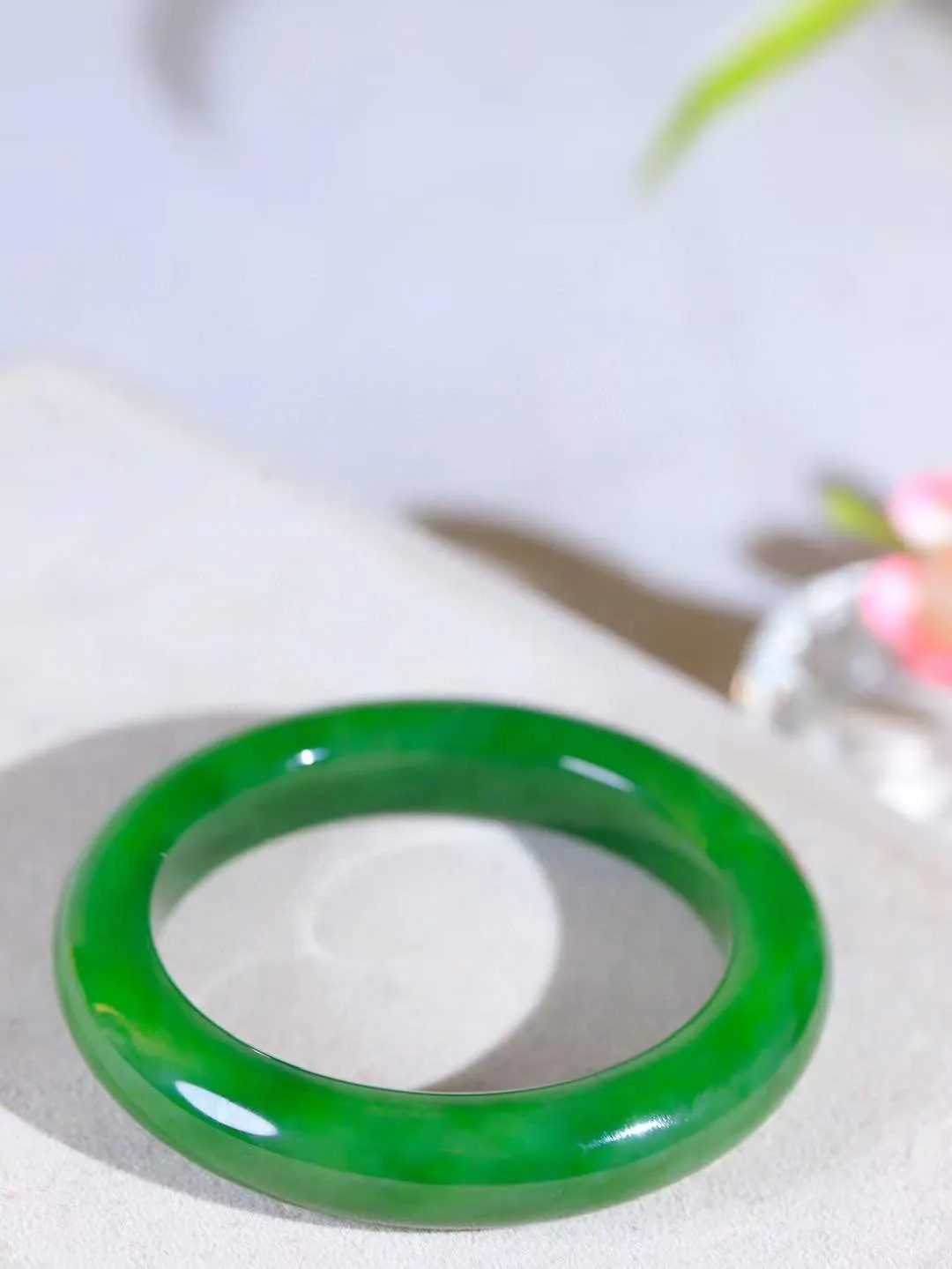 【腕间柔情.手镯】   

精品和田玉碧玉手镯 玉质温润细腻 油性十足 古朴秀雅 轻抚岁月的栏杆软香