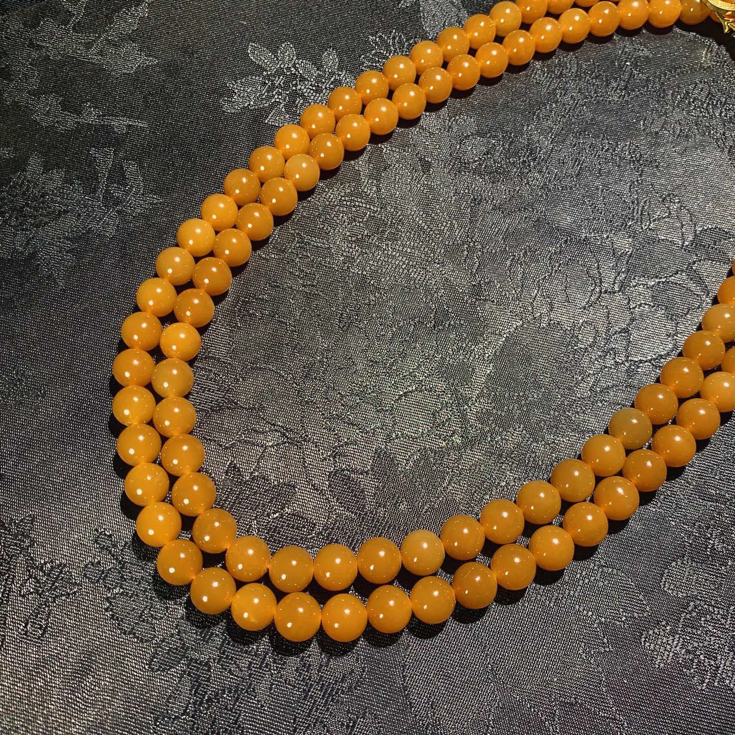 新疆和田玉且末糖108佛珠项链 单颗尺寸8！玉质细腻油润。手推出油品相大气。250109