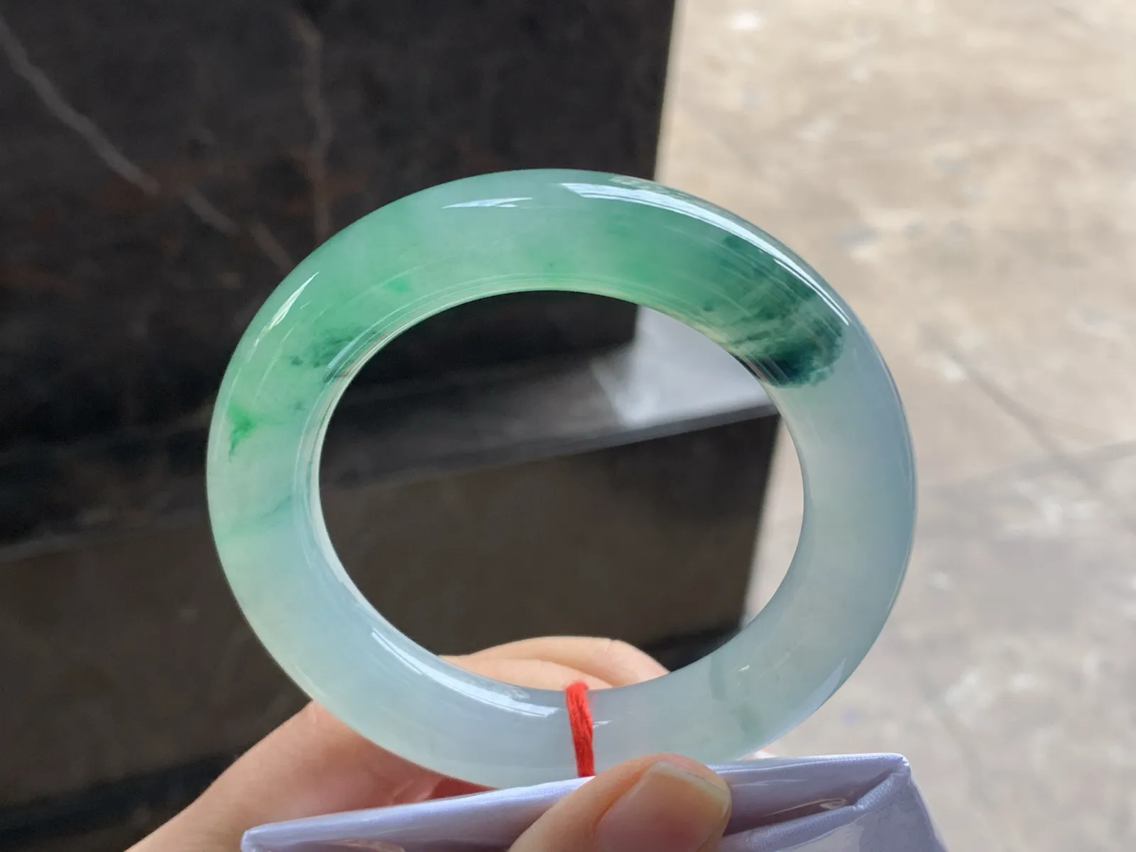 55-12.8

冰绿圆条手镯^_^清新冰透 水润