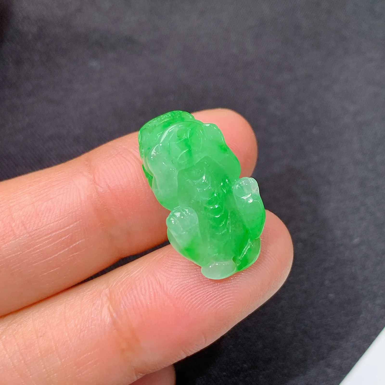 冰阳绿貔貅，冰润色阳，玉质细腻，种水足，zha 尺寸21.5*11.6*9.6