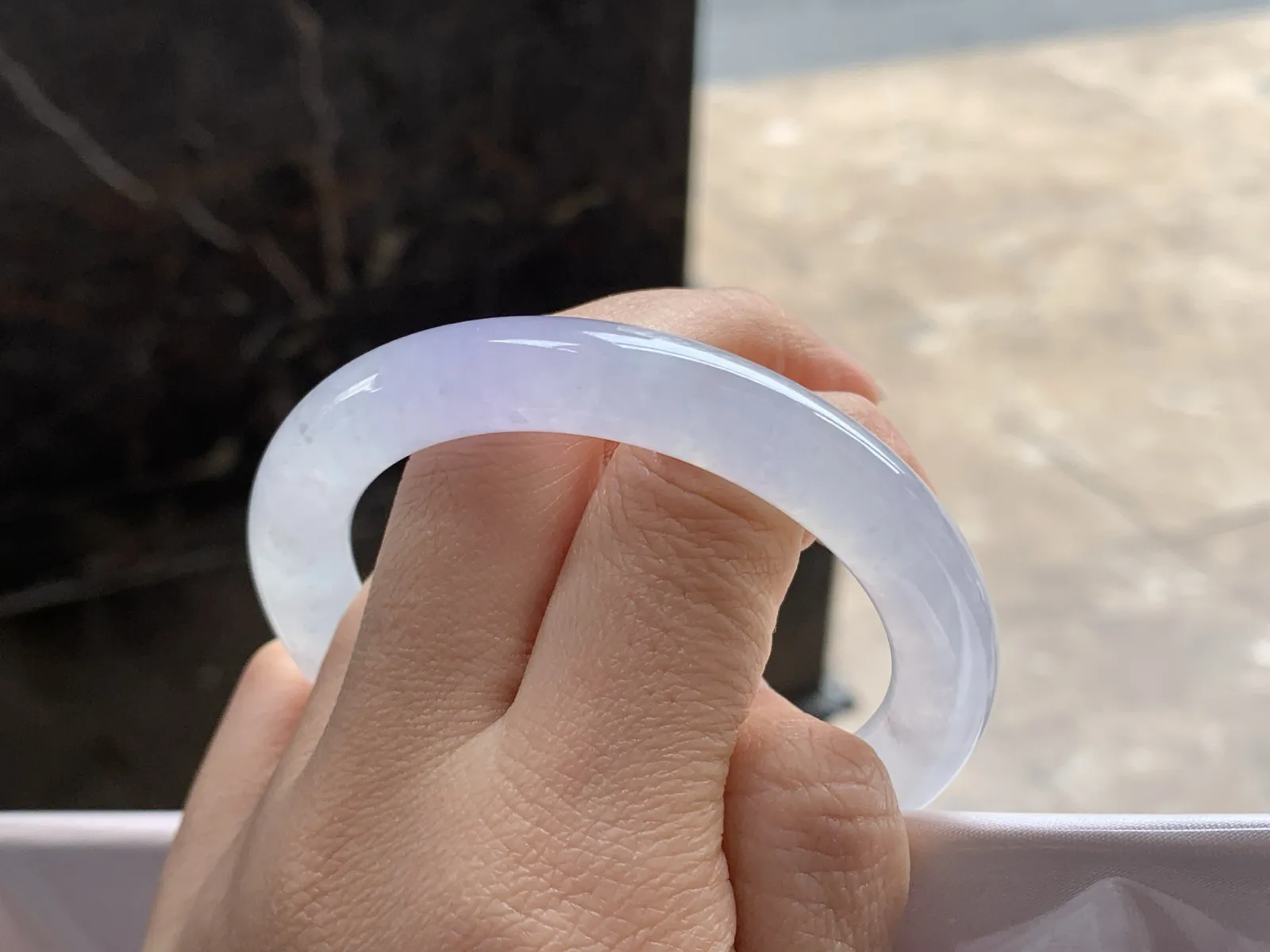 51.5-9

冰紫圆条手镯^_^透亮 水润