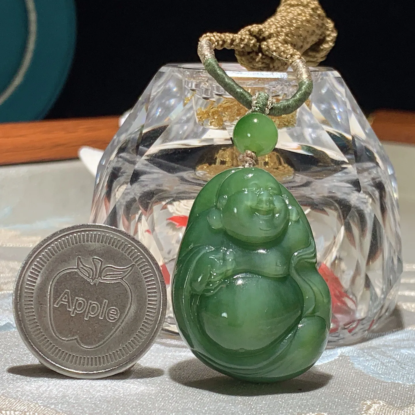 和田玉粉青俄罗斯碧玉佛引福来挂件！尺寸36/26/15重23.5克。无裂无杂无结构 玉质细腻油润。手推出油品相大气。250109