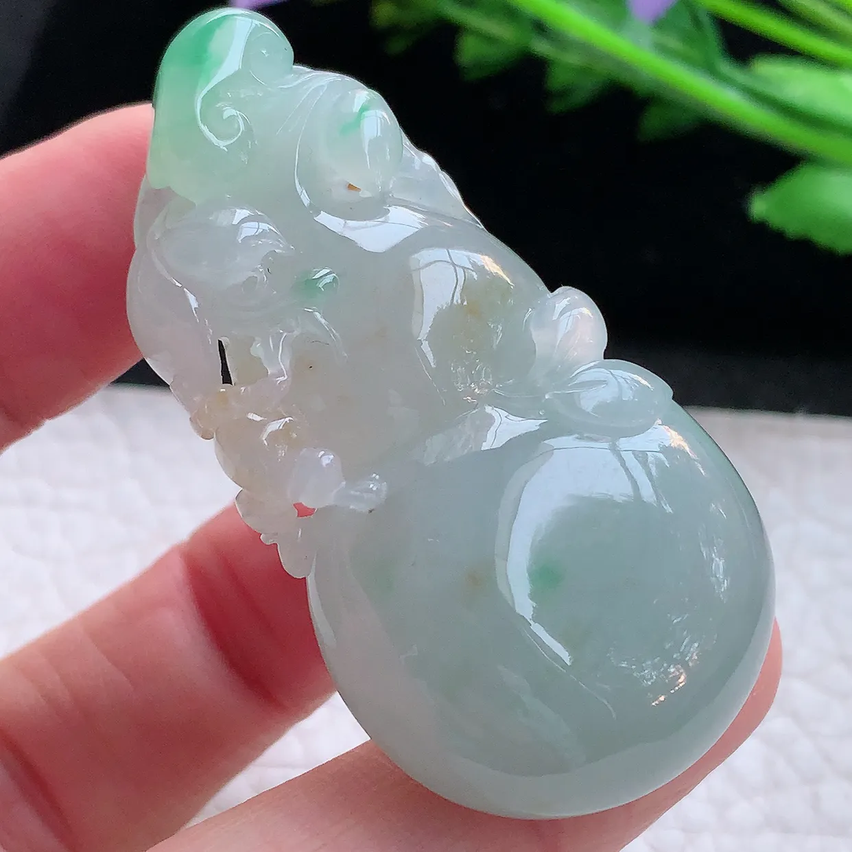 lz实拍53.5*29*12.2缅甸翡翠精雕冰胶飘绿大葫芦玉项坠 玉挂件