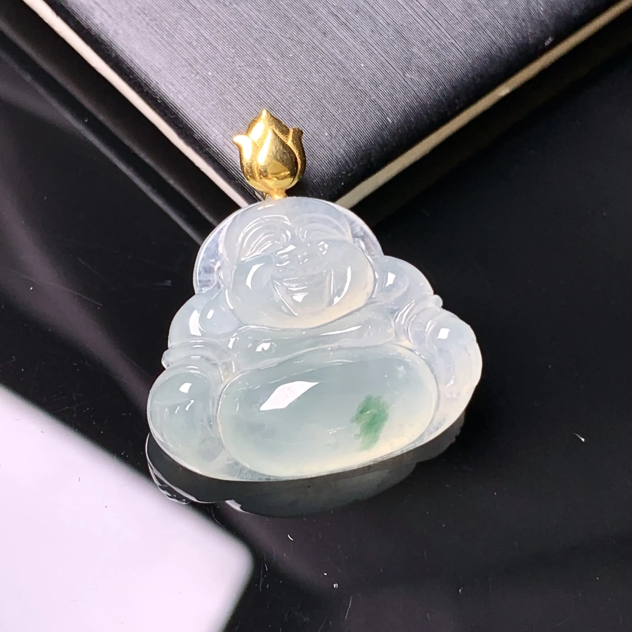 18k金镶嵌冰种飘绿佛公吊坠 玉质细腻 色泽艳丽清新 整体尺寸25*23*6.8