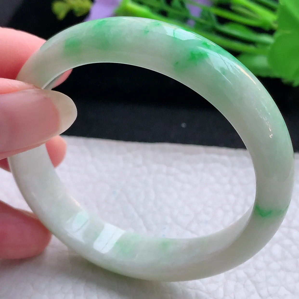 hh实拍57*51*12*7贵妃镯 天然缅甸翡翠玉手镯白底青椭形感宽边玉手环