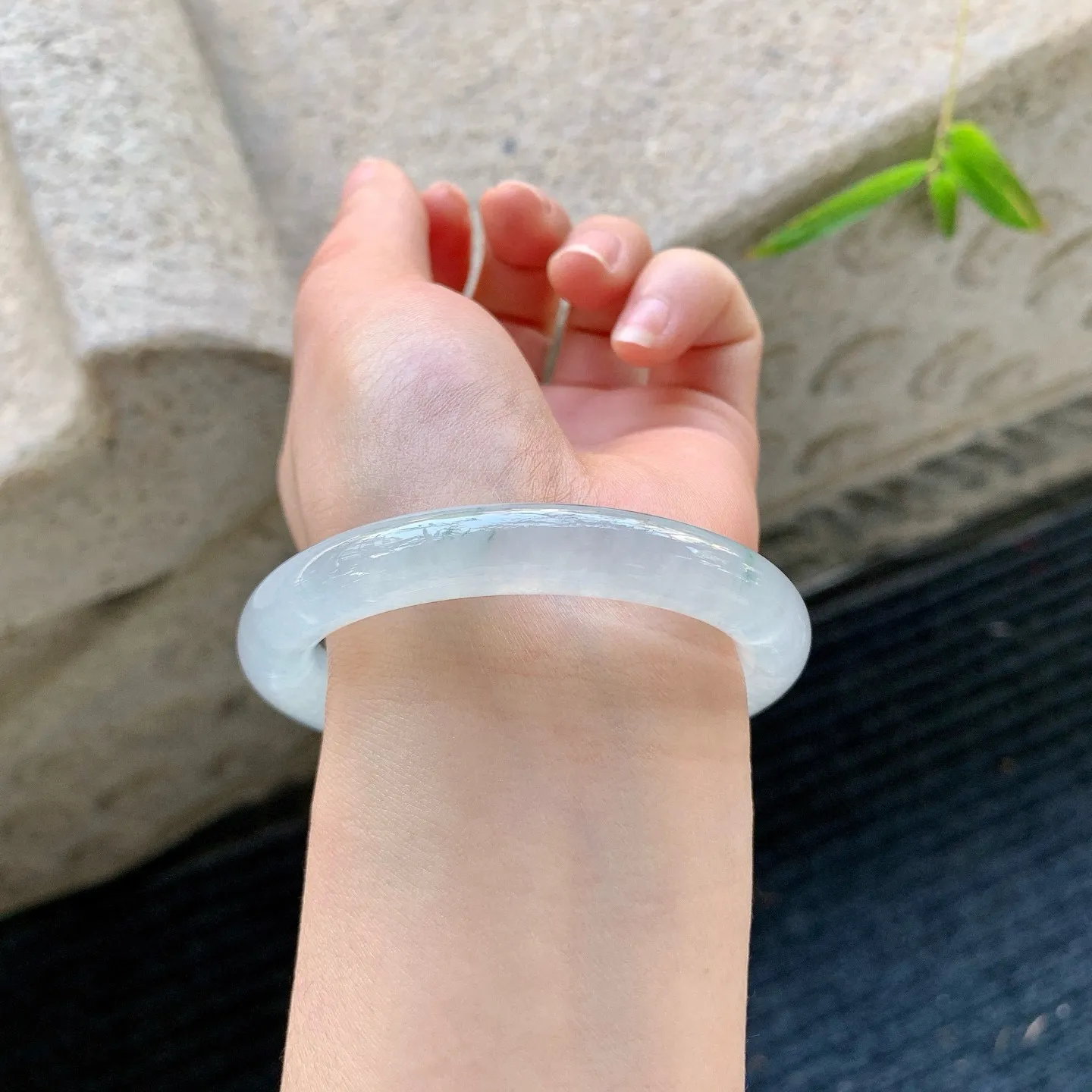 圆条手镯 圈口 53/9.3/9.3
清透水润，种老细腻