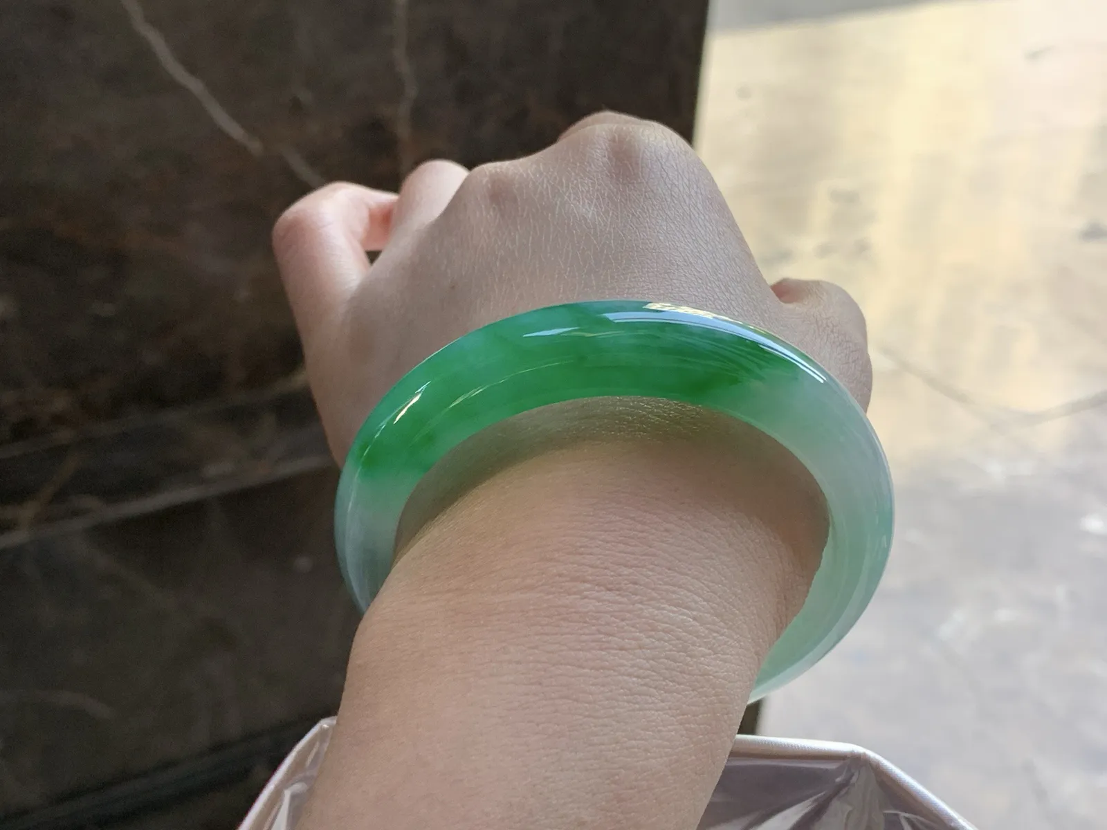 58.5-14-9

辣绿色手镯^_^颜色鲜艳 浓郁 底妆细腻