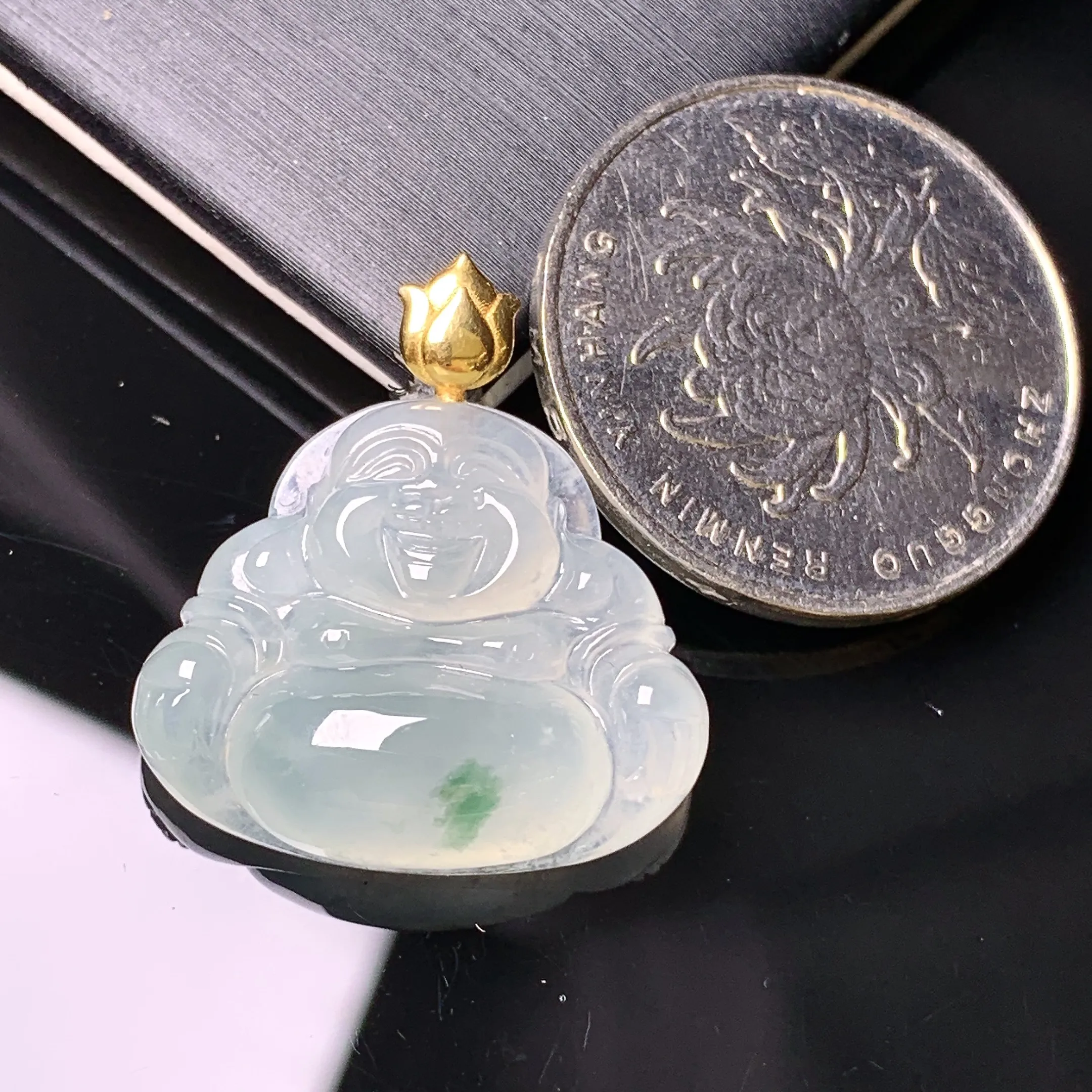 18k金镶嵌冰种飘绿佛公吊坠 玉质细腻 色泽艳丽清新 整体尺寸25*23*6.8