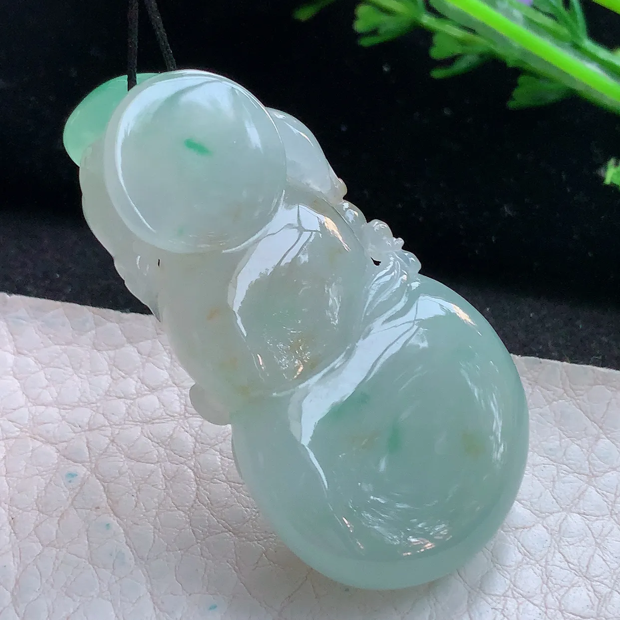 lz实拍53.5*29*12.2缅甸翡翠精雕冰胶飘绿大葫芦玉项坠 玉挂件