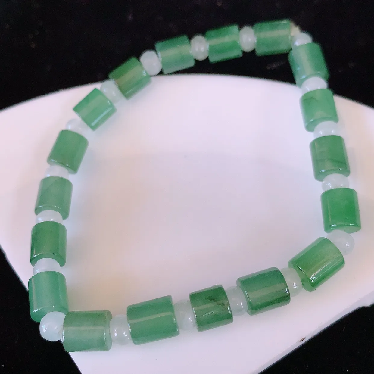 自然光实拍，冰飘花翡翠手串手链，种老水足，冰清玉润  颜色漂亮  #001.1取一尺寸6.6*5.8