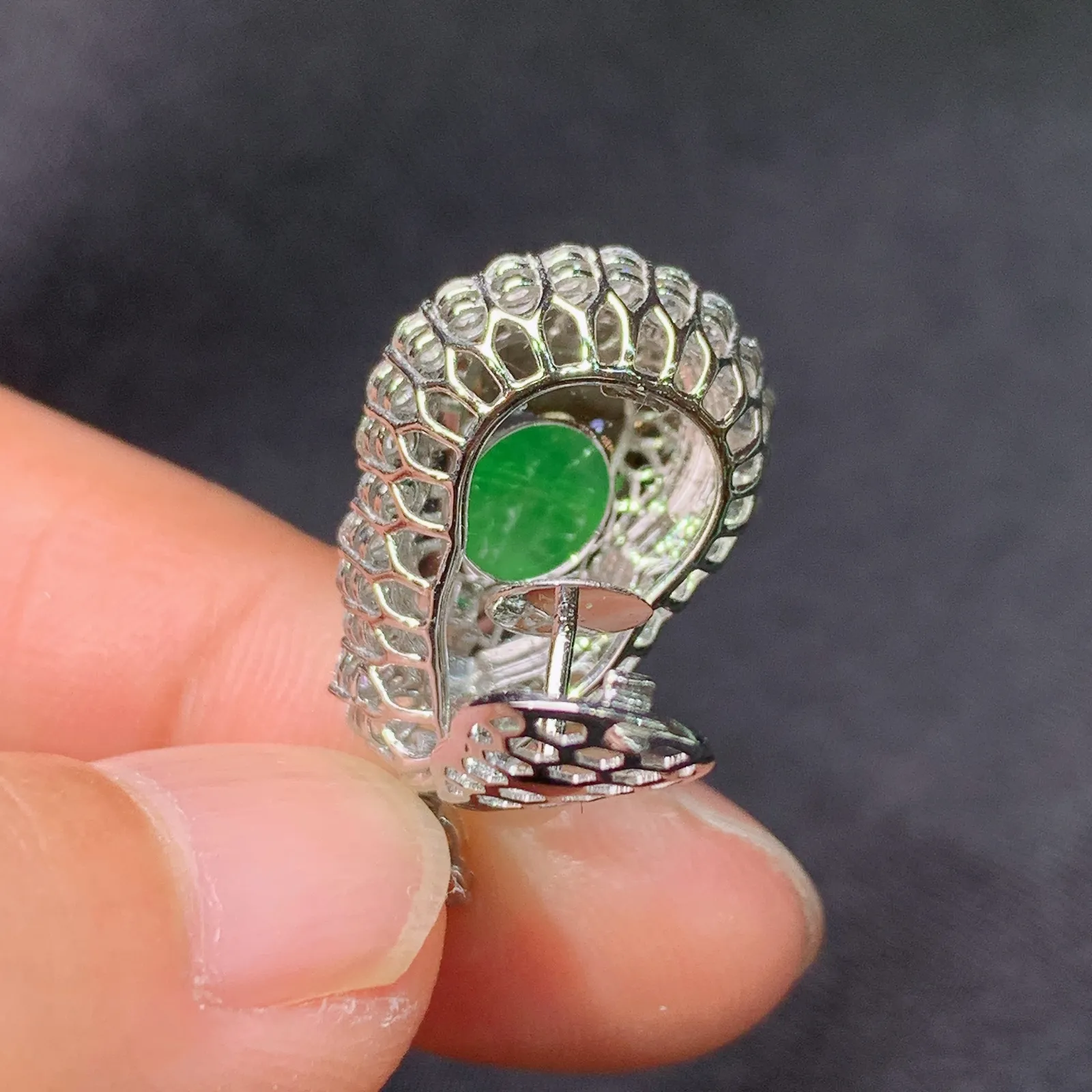 冰阳绿葫芦吊坠，18k金镶嵌，冰润色阳，玉质细腻，种水足，Tl 尺寸26.9*13.7*10