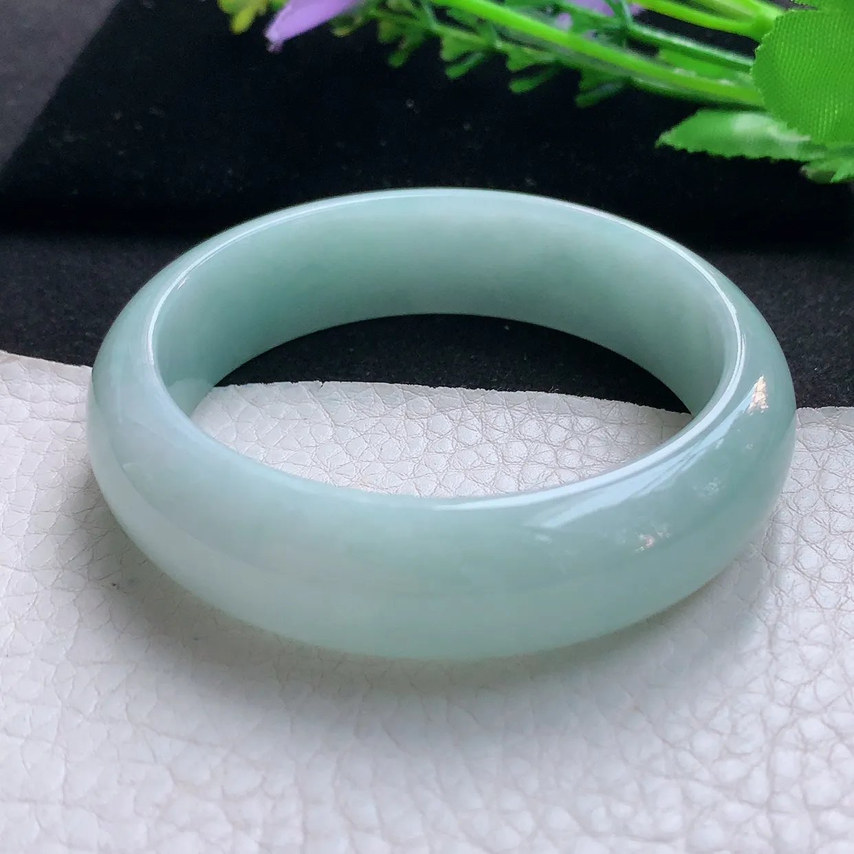 js实拍56*16.2*7.5轮胎镯 天然缅甸翡翠玉手镯浅绿大方宽边玉手环