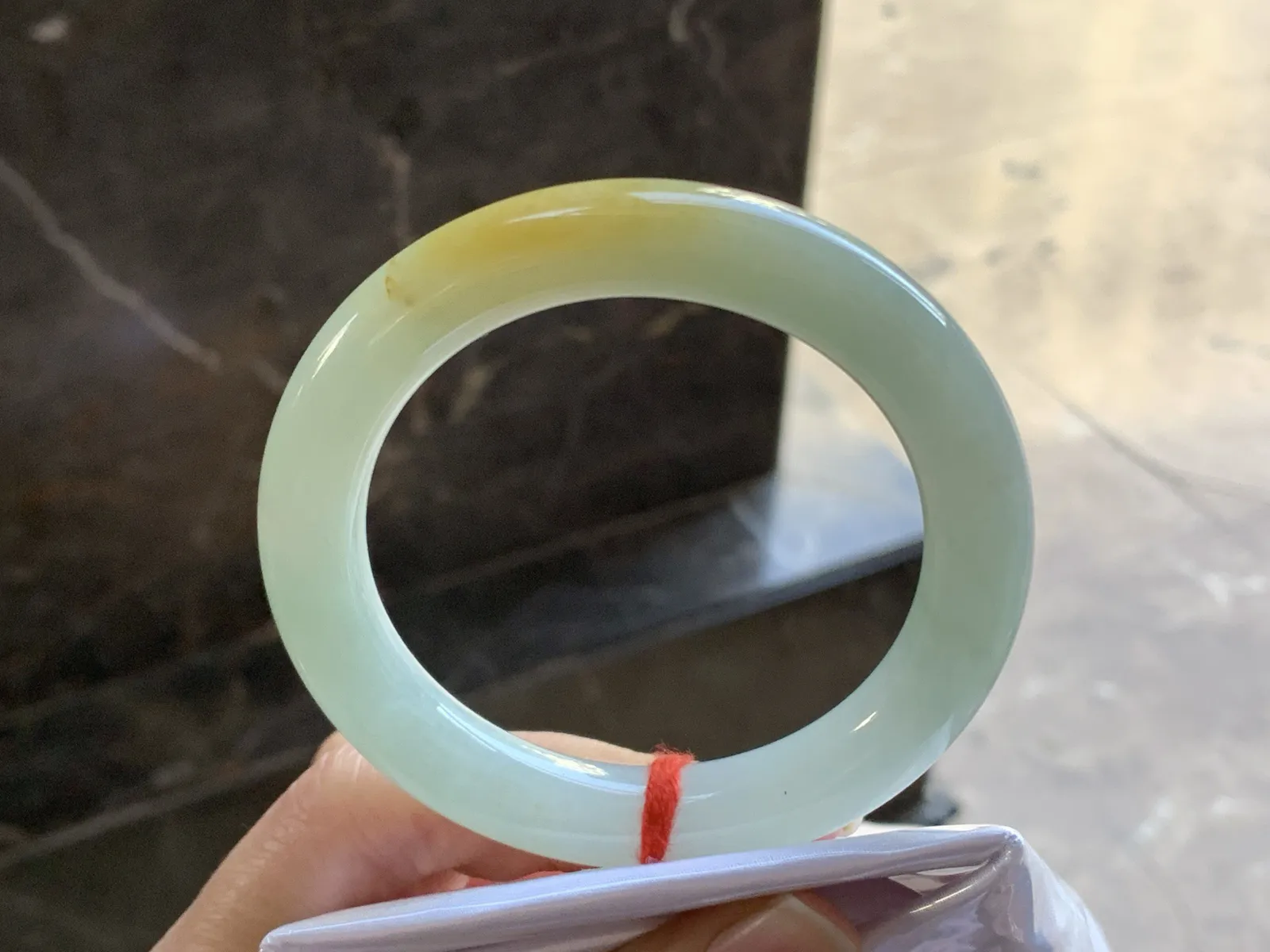 55.5-9.7

黄翡圆条手镯^_^玉质温润