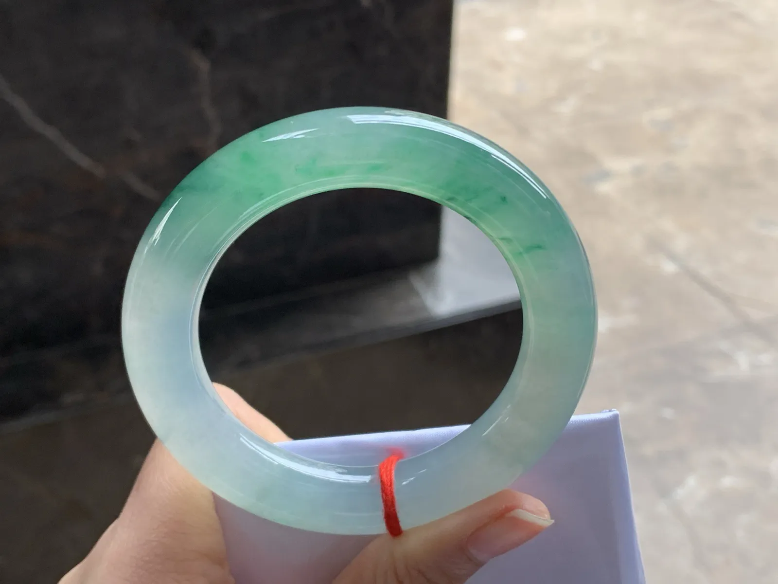 55-12.8

冰绿圆条手镯^_^清新冰透 水润