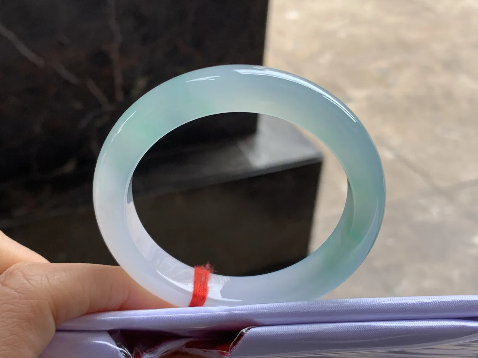 51.5-10.7-8.2

冰晴水手镯^_^冰透清新