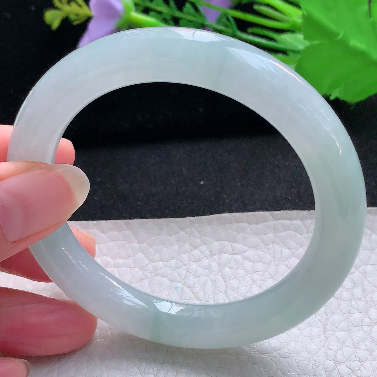 js实拍56*10美人镯 天然缅甸翡翠玉手镯冰润浅绿圆条玉手环