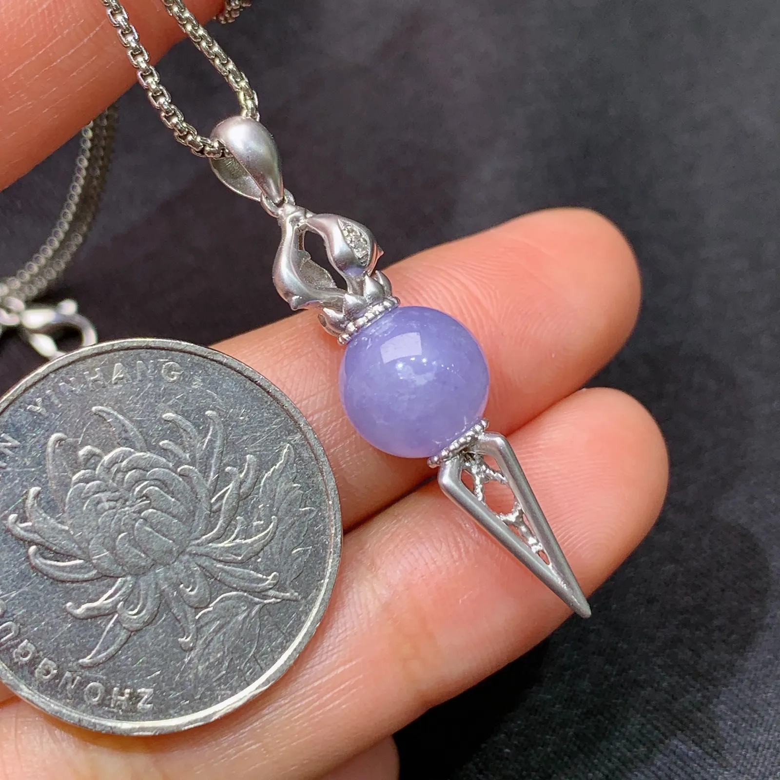 紫罗兰圆珠吊坠，18k金镶嵌，温润细腻，色泽鲜艳，种水足，Xu 尺寸39.1*9.5