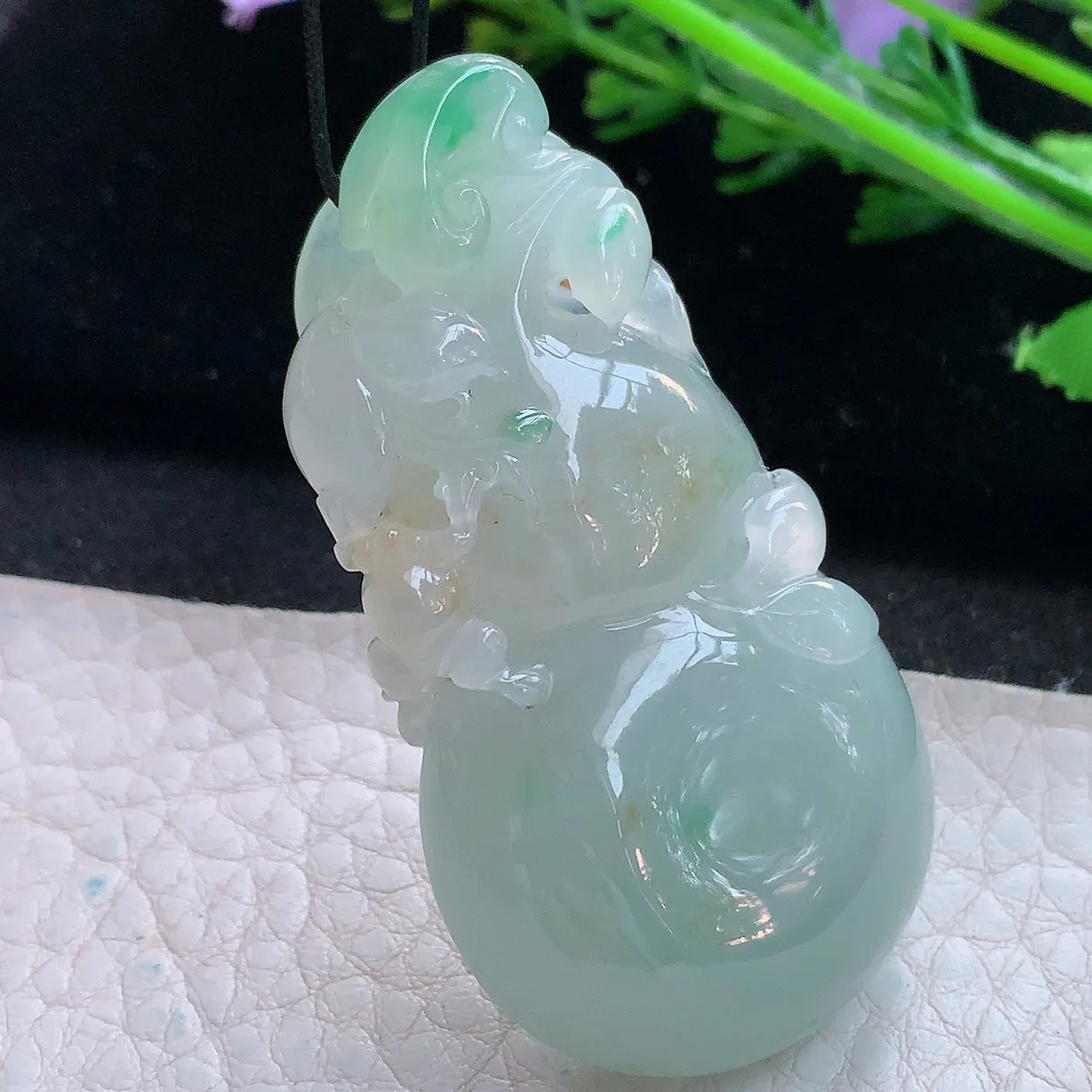 lz实拍53.5*29*12.2缅甸翡翠精雕冰胶飘绿大葫芦玉项坠 玉挂件