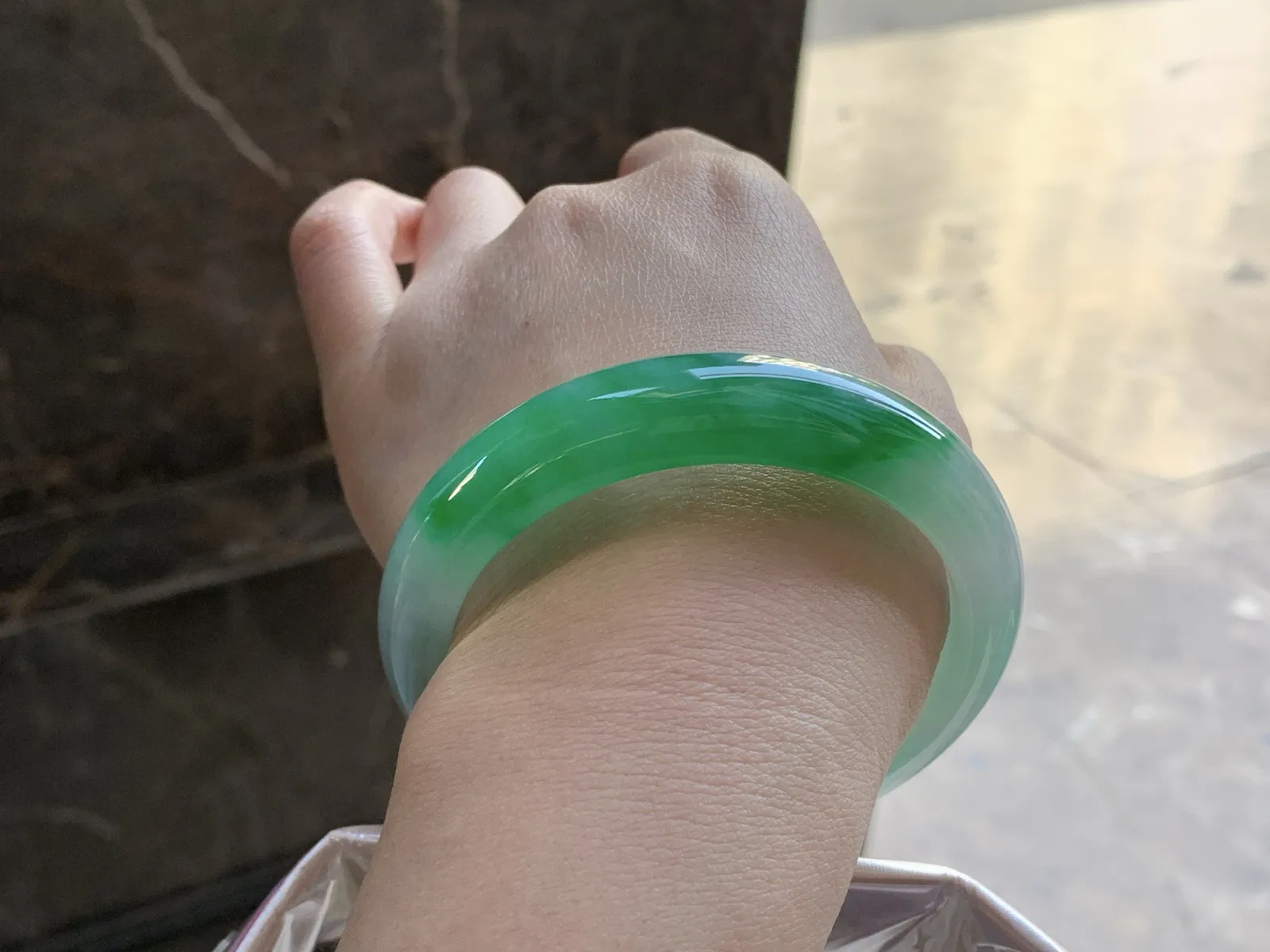 58.5-14-9

辣绿色手镯^_^颜色鲜艳 浓郁 底妆细腻