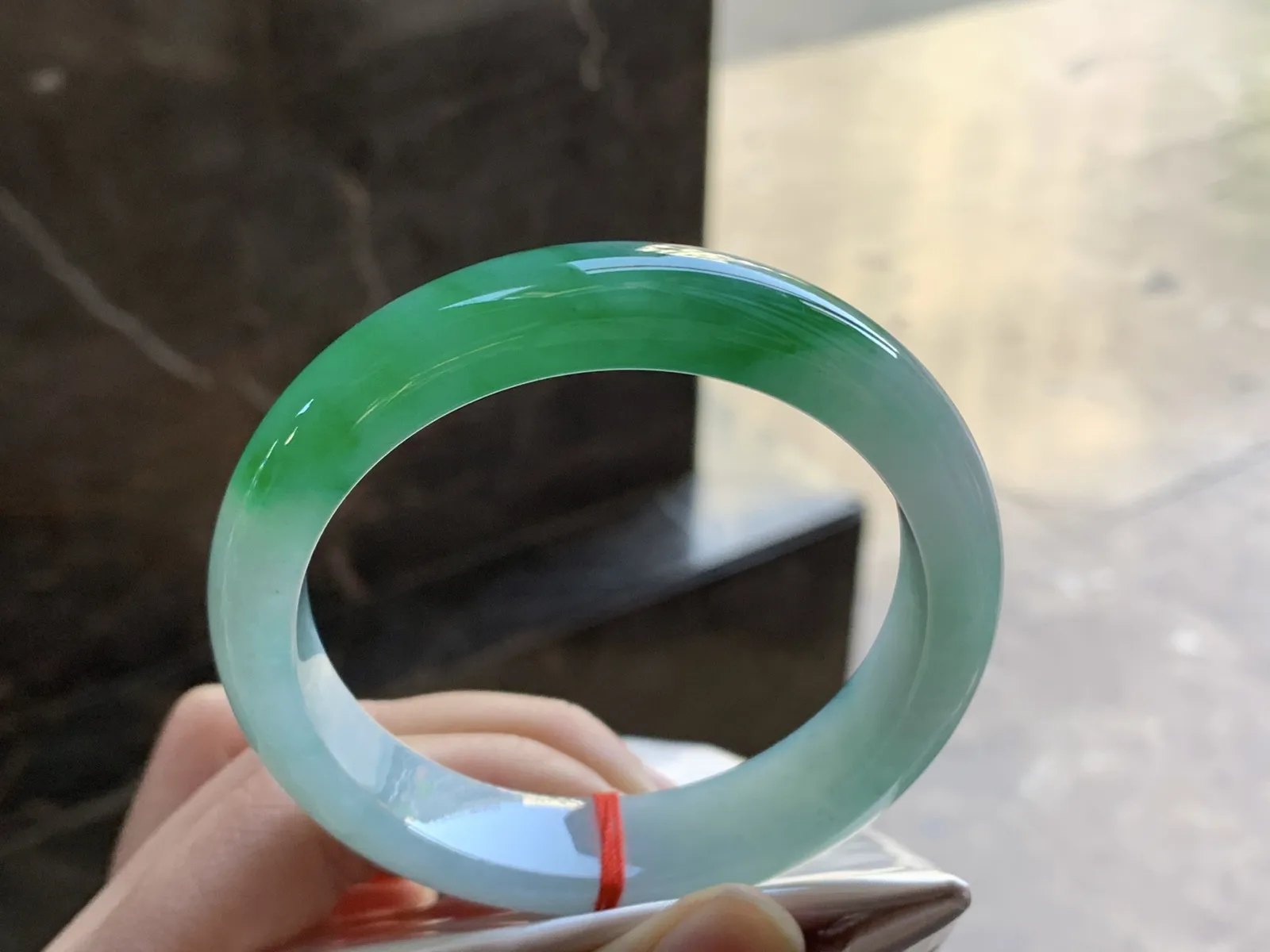 58.5-14-9

辣绿色手镯^_^颜色鲜艳 浓郁 底妆细腻