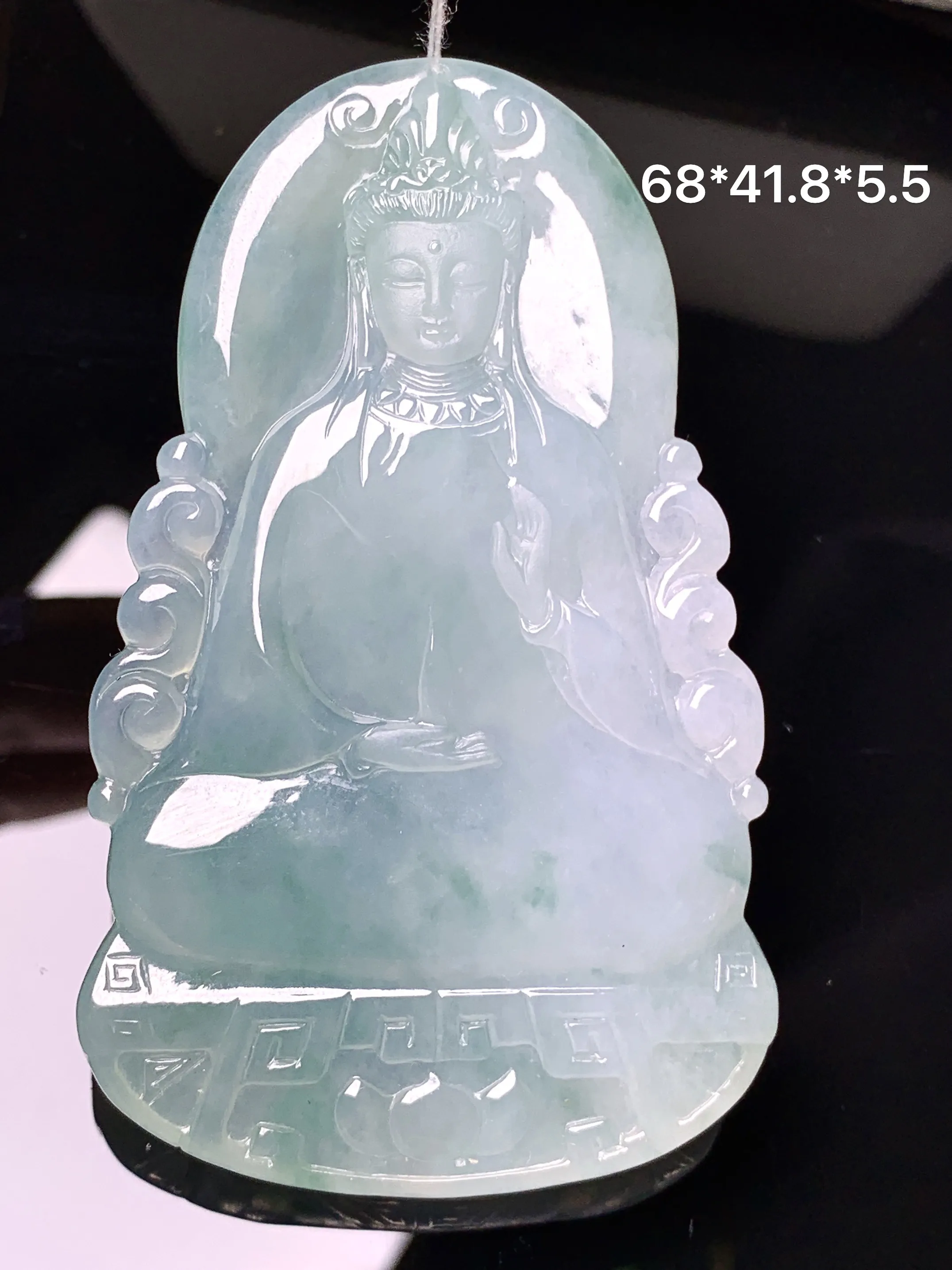 飘绿观音菩萨吊坠 玉质细腻 色泽艳丽清新 整体尺寸68*41.8*5.5